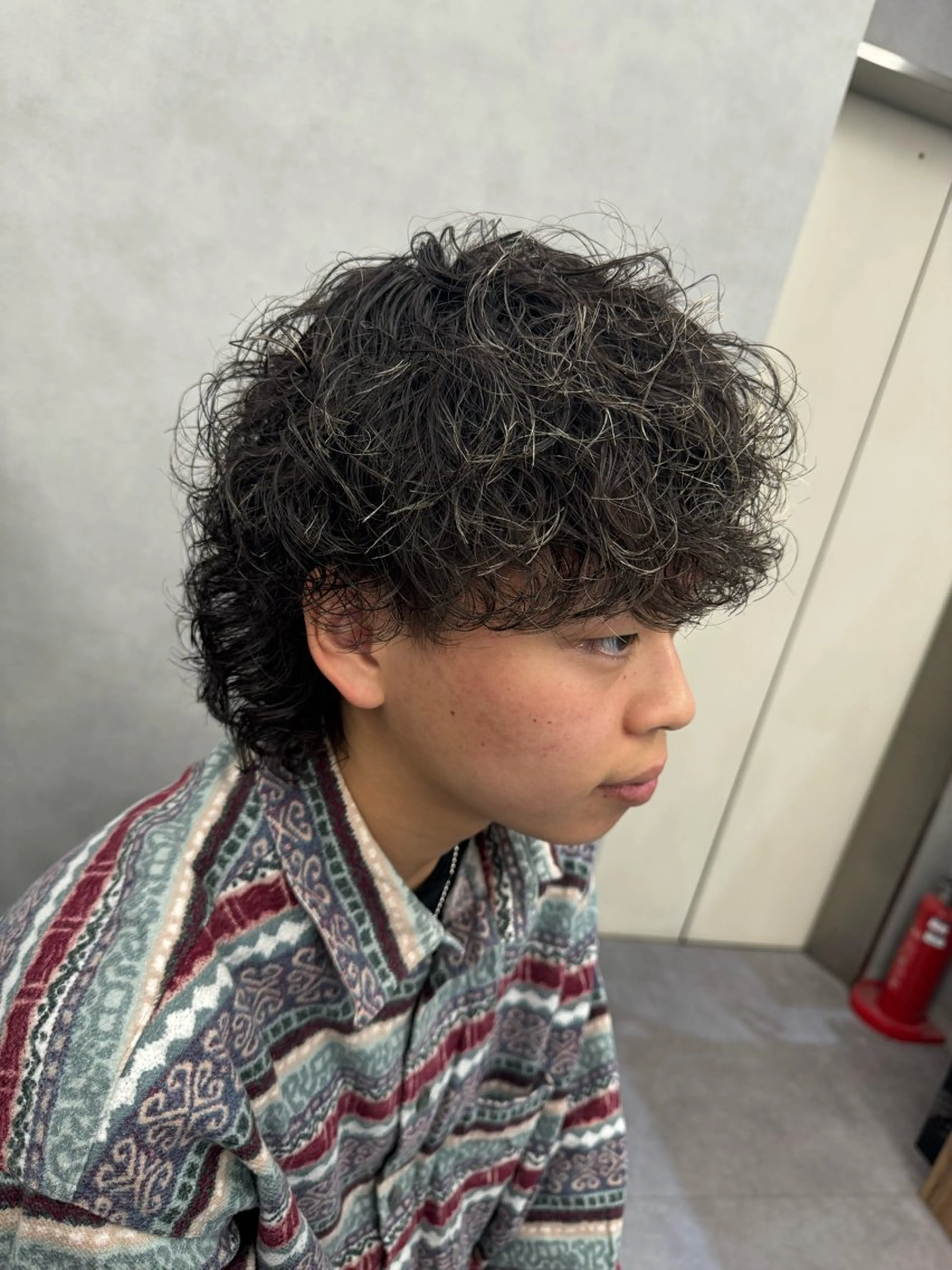 ミディアム パーマ メンズ 刈り上げ メンズウルフカット ウルフカット カット パーマ 安藤 晴大のヘアスタイル
