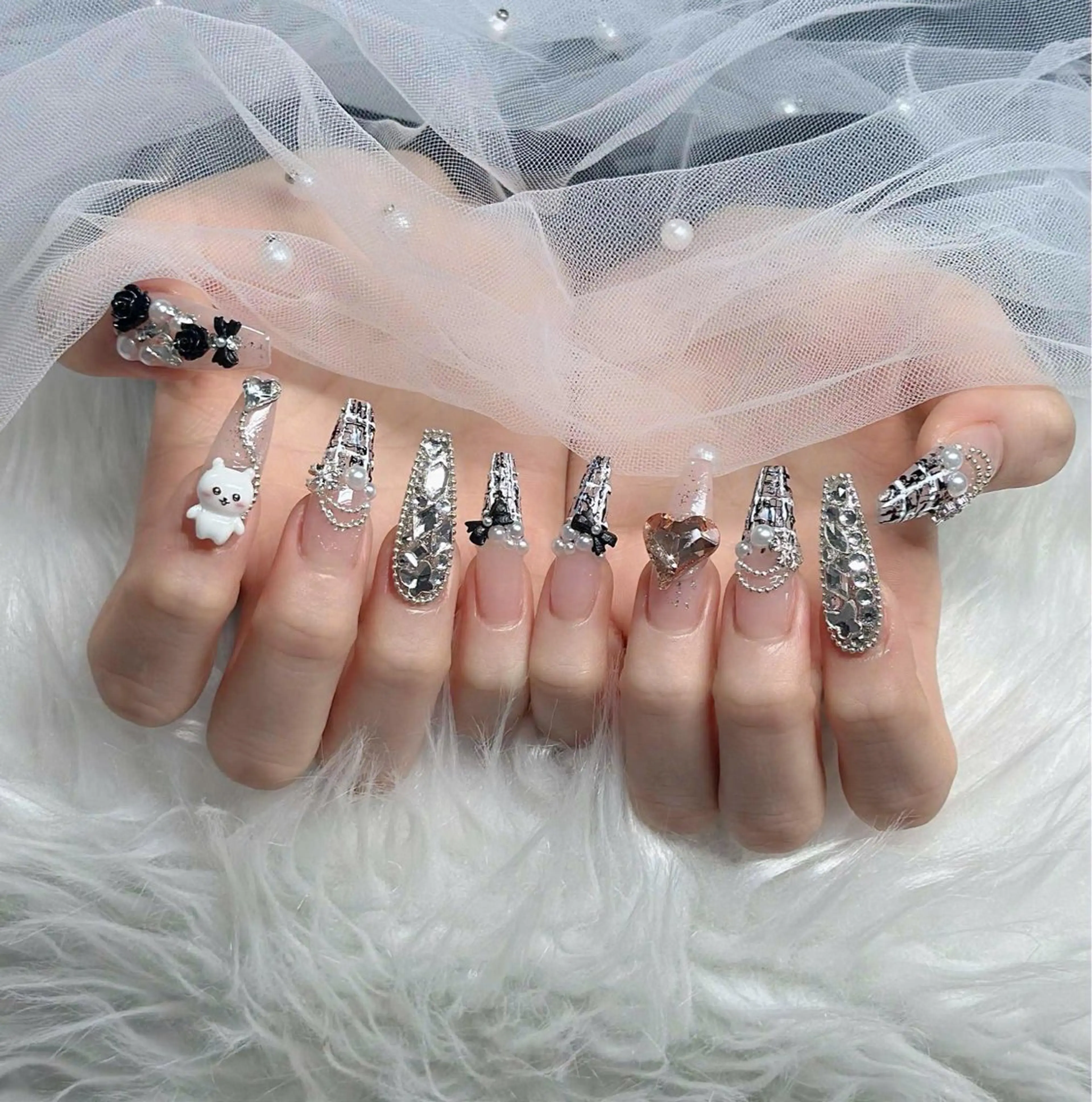 ネイル フレンチネイル ジェルネイル ガラスフレンチ ハロウィン ハート ハンドネイル H.baby Nail Salonのネイルデザイン