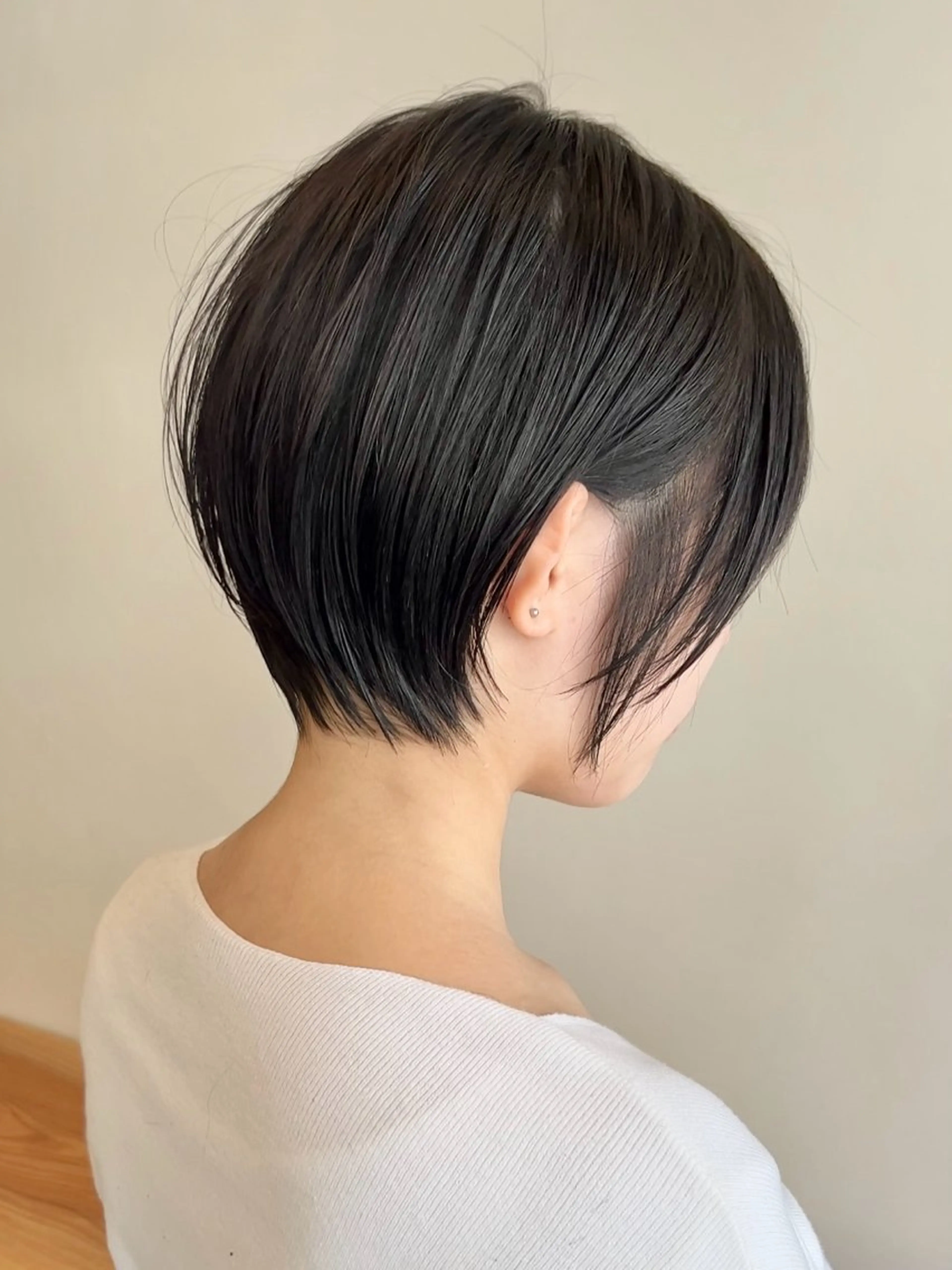 ショート カラー グレージュ くびれヘア 顔まわりレイヤー 韓国風ヘア レイヤーカット カット ヘアカラー i.Ehime所属・i.Ehime💫 齋藤  あつきのヘアスタイル