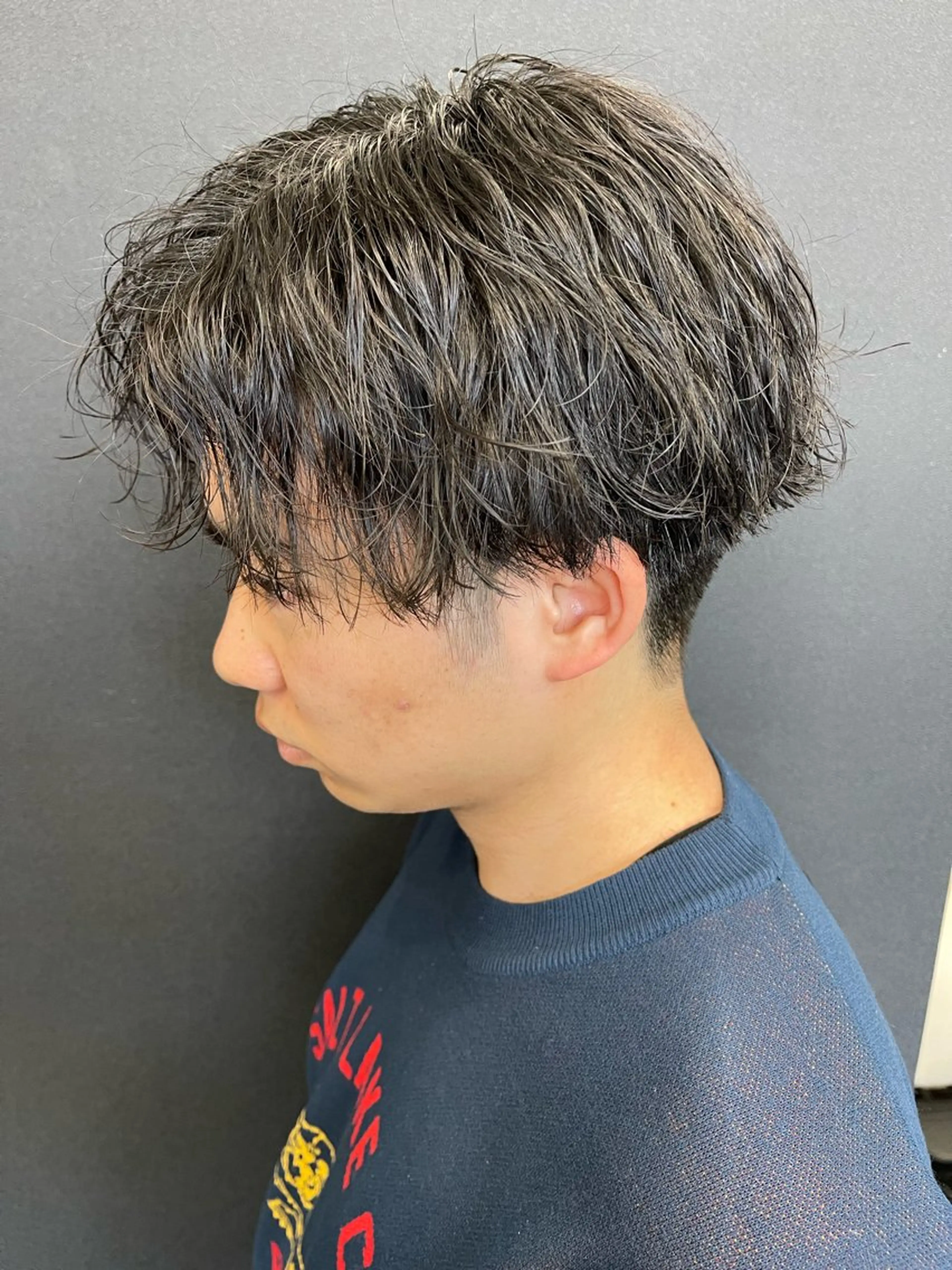 ミディアム パーマ メンズ ミディアムパーマ マッシュ メンズパーマ 波巻きパーマ カット パーマ トリートメント beautystadium529所属・高橋 裕利のヘアスタイル