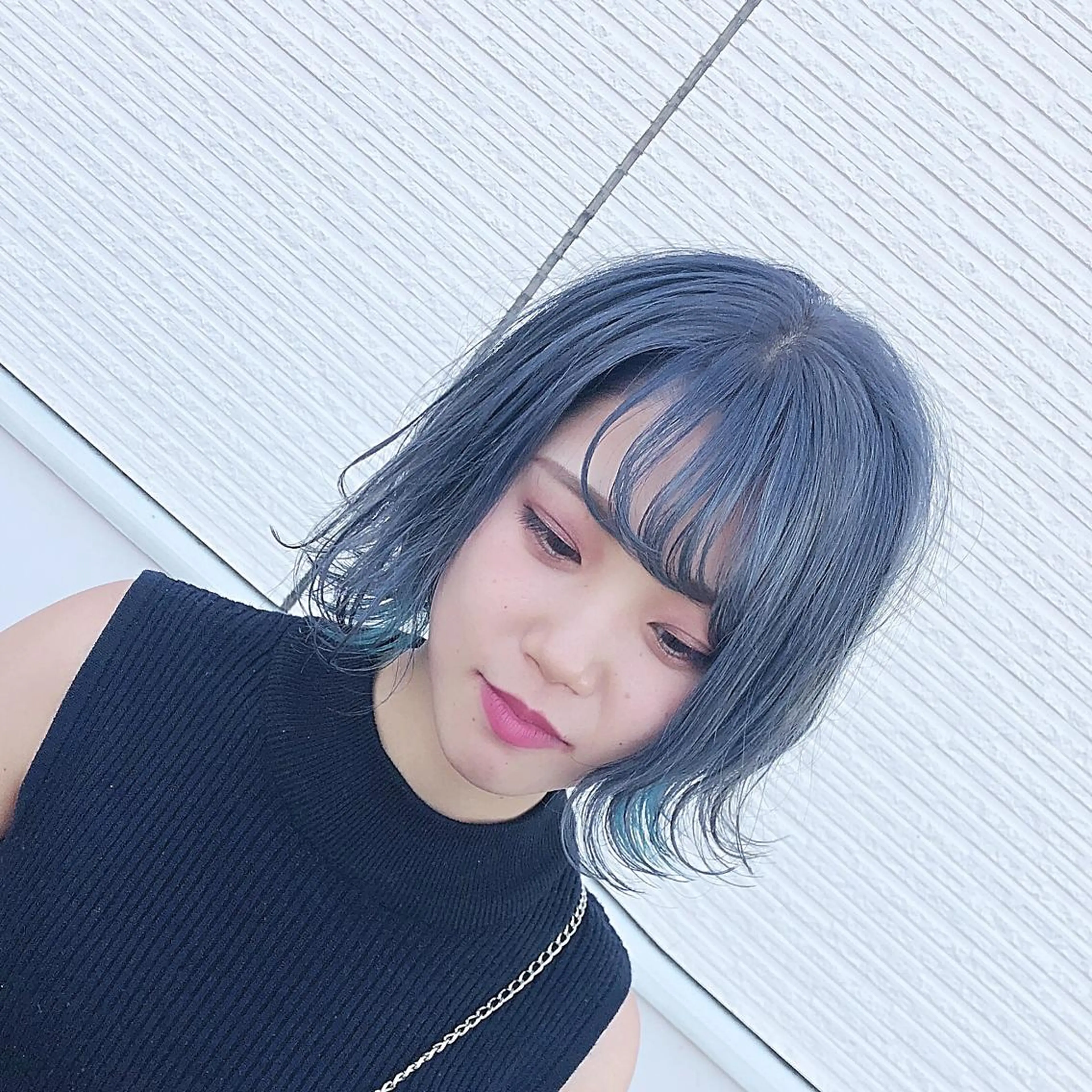 ショート カラー ショートボブ ブルーカラー イヤリングカラー ボブ ショートヘア 名畑 裕貴のヘアスタイル