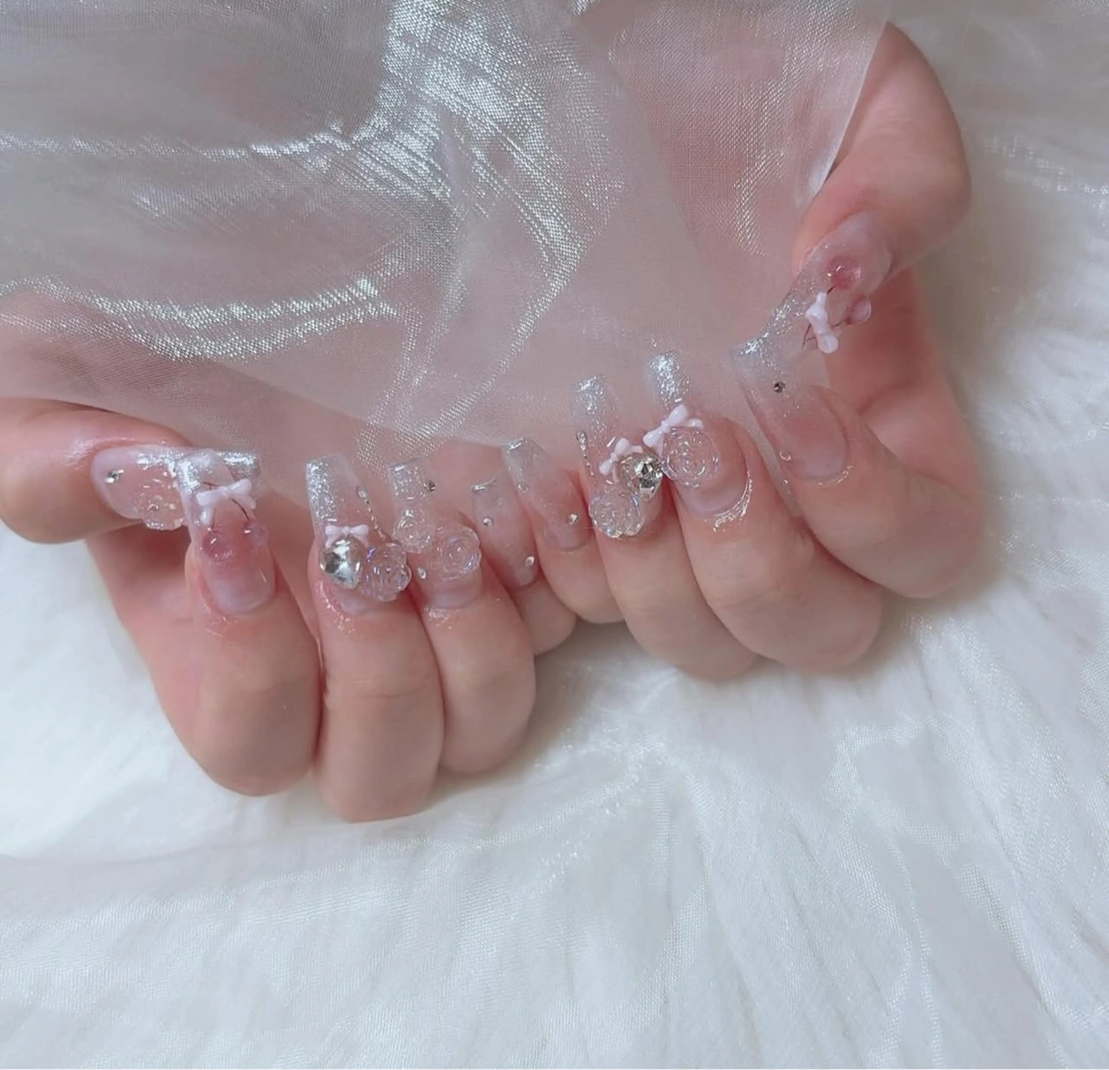 ネイル オーロラネイル クリアネイル フラッシュネイル ジェルネイル グラデーション ハンドネイル Amee Nailsalonのネイルデザイン