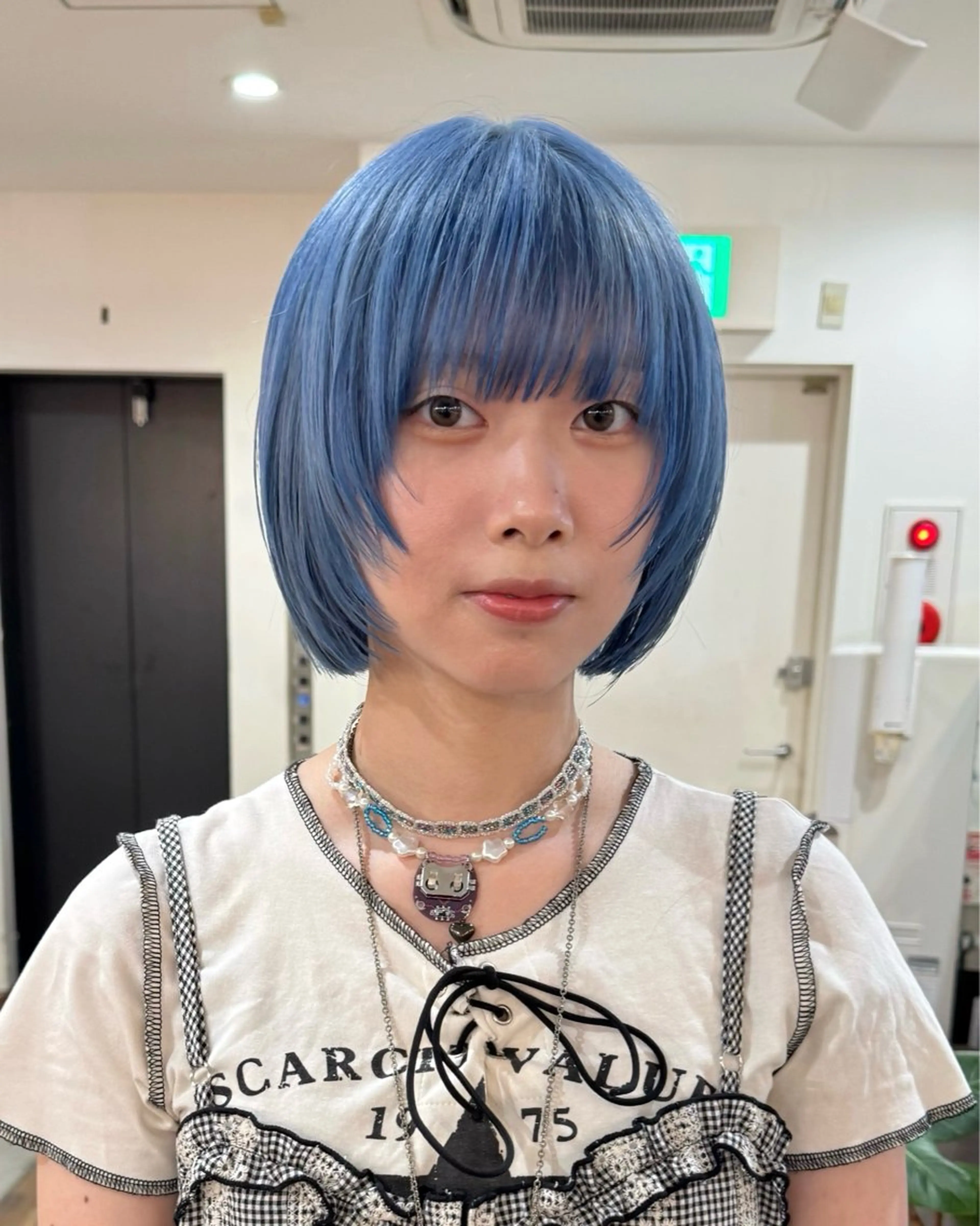 【予約リクエスト限定🌟】水色系ブリーチカラー+カット(ボブorウルフorショート)+撮影モデルの写真