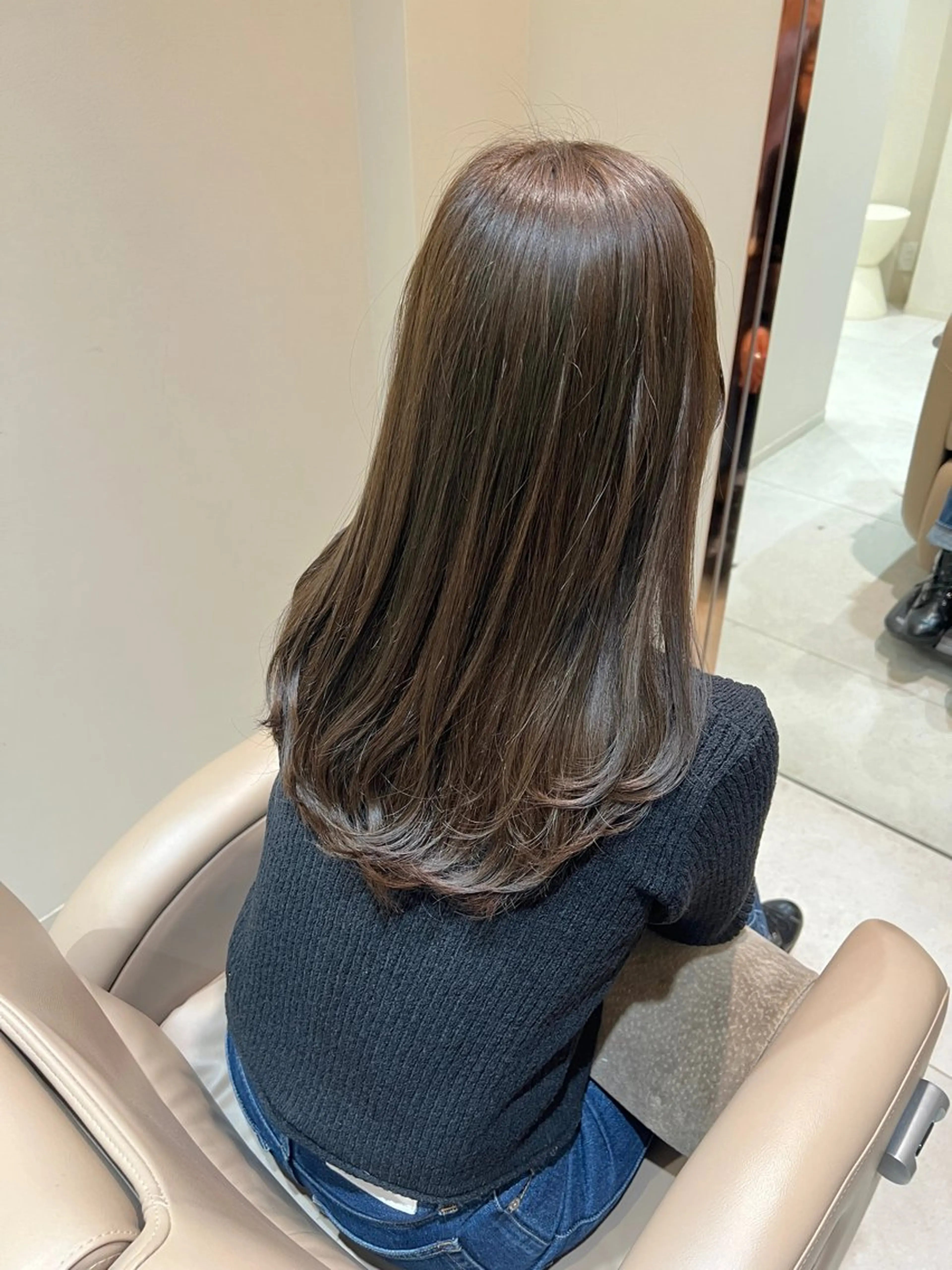 ロング カラー ベージュカラー オリーブベージュ カット ヘアカラー トリートメント ノイシキ サキのヘアスタイル