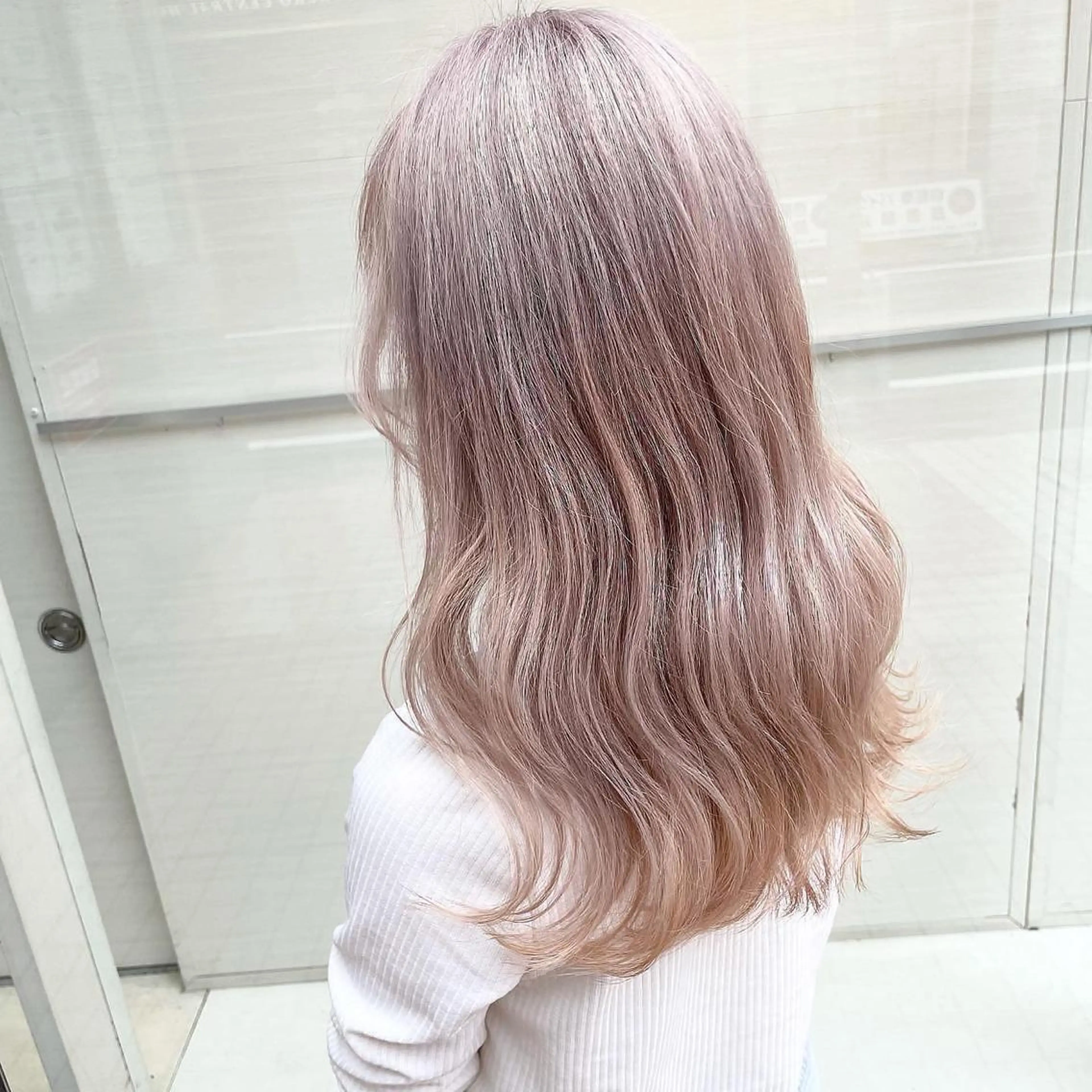 ロング カラー 🪄池袋ハイトーン 🪄ブリーチカラーのヘアスタイル