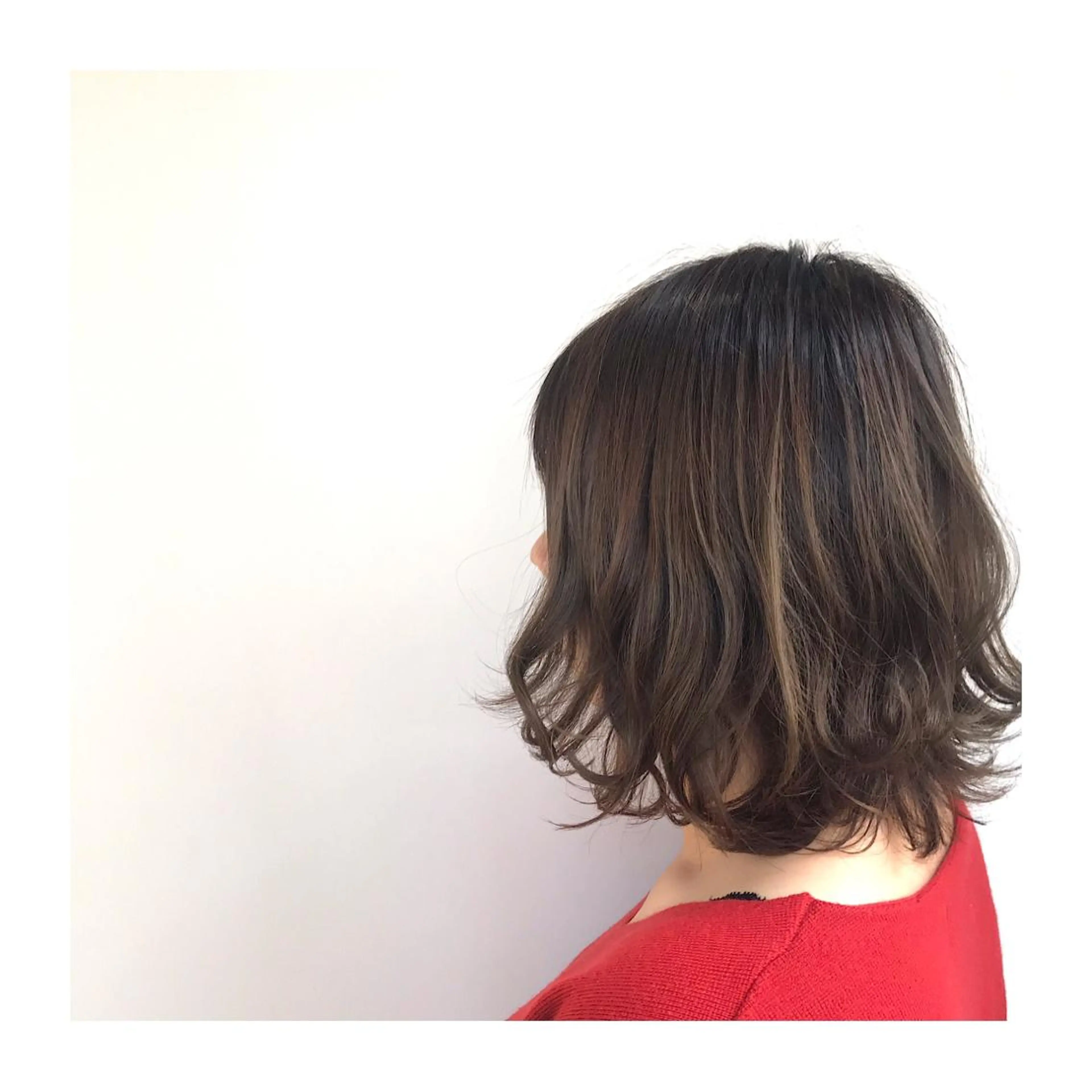 ミディアム カラー 30代からの大人 ショートのヘアスタイル