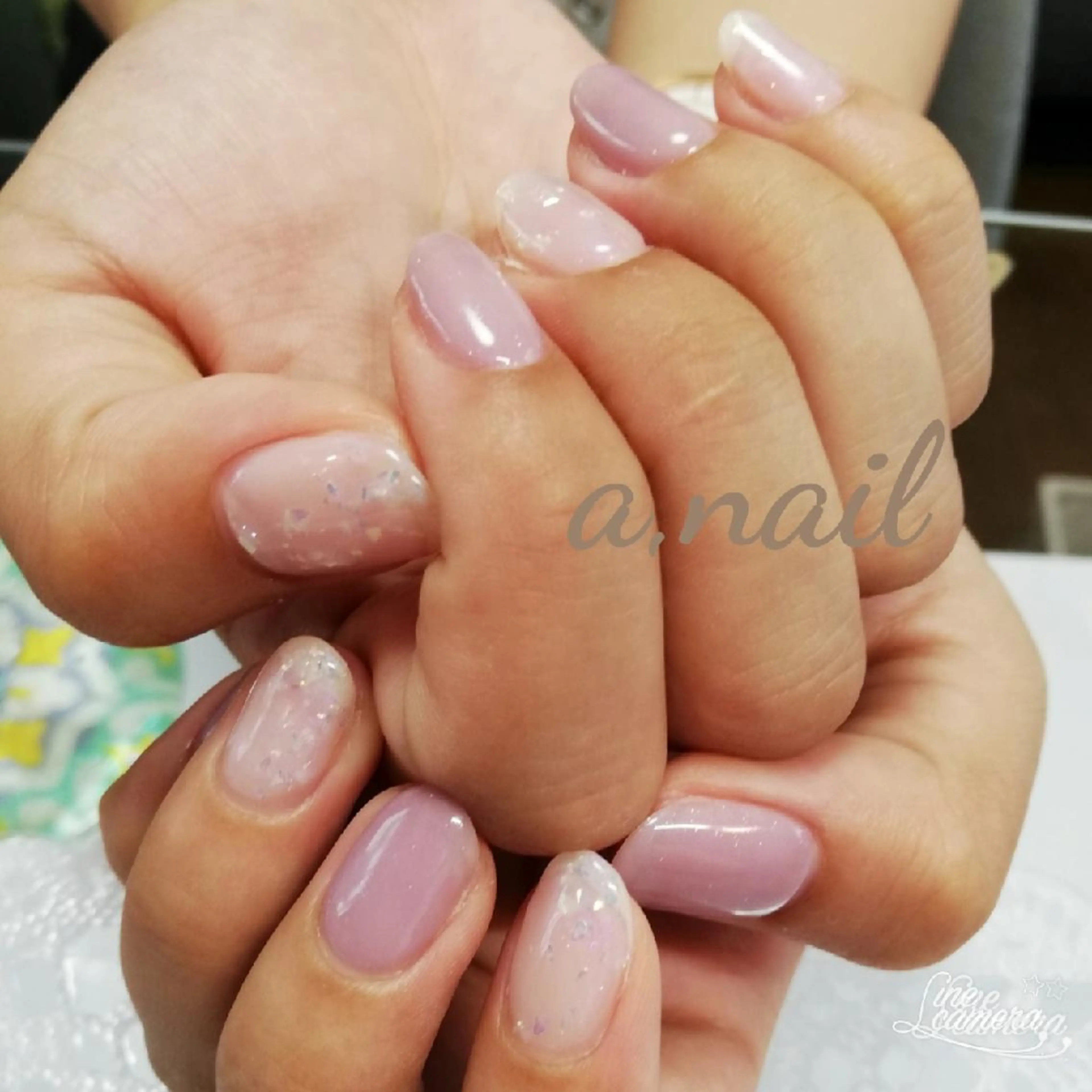 ネイル ホログラムネイル ラメ(グリッター) ワンカラーネイル シンプルネイル ホワイト ハンドネイル ネイルサロン エーネイルのネイルデザイン