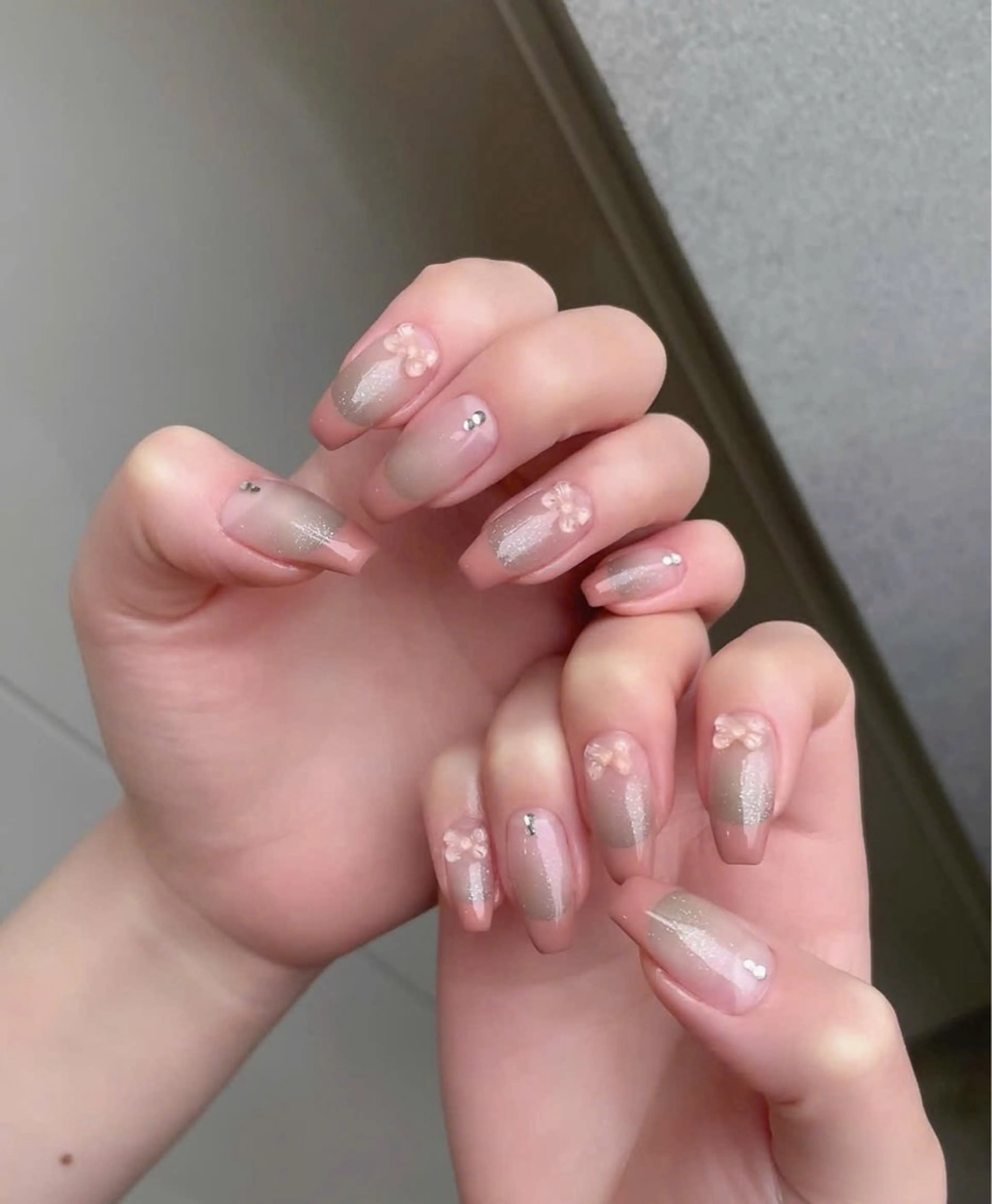ネイル フレンチネイル キラキラネイル マグネットネイル ミラーネイル ニュアンスネイル ハンドネイル Lyn TA Nailのネイルデザイン