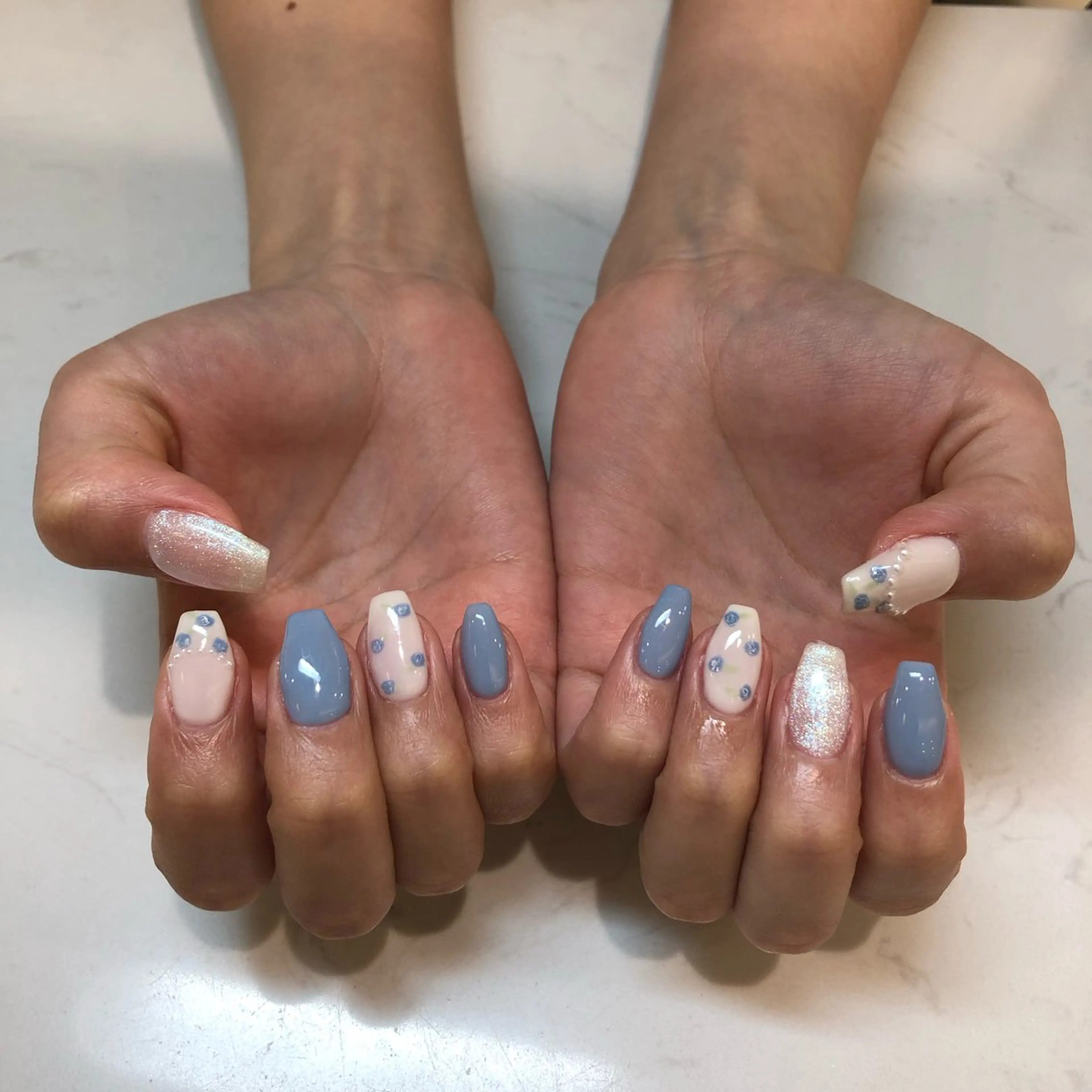 ネイル Raviy  新宿店所属・わたなべ あやかのネイルデザイン