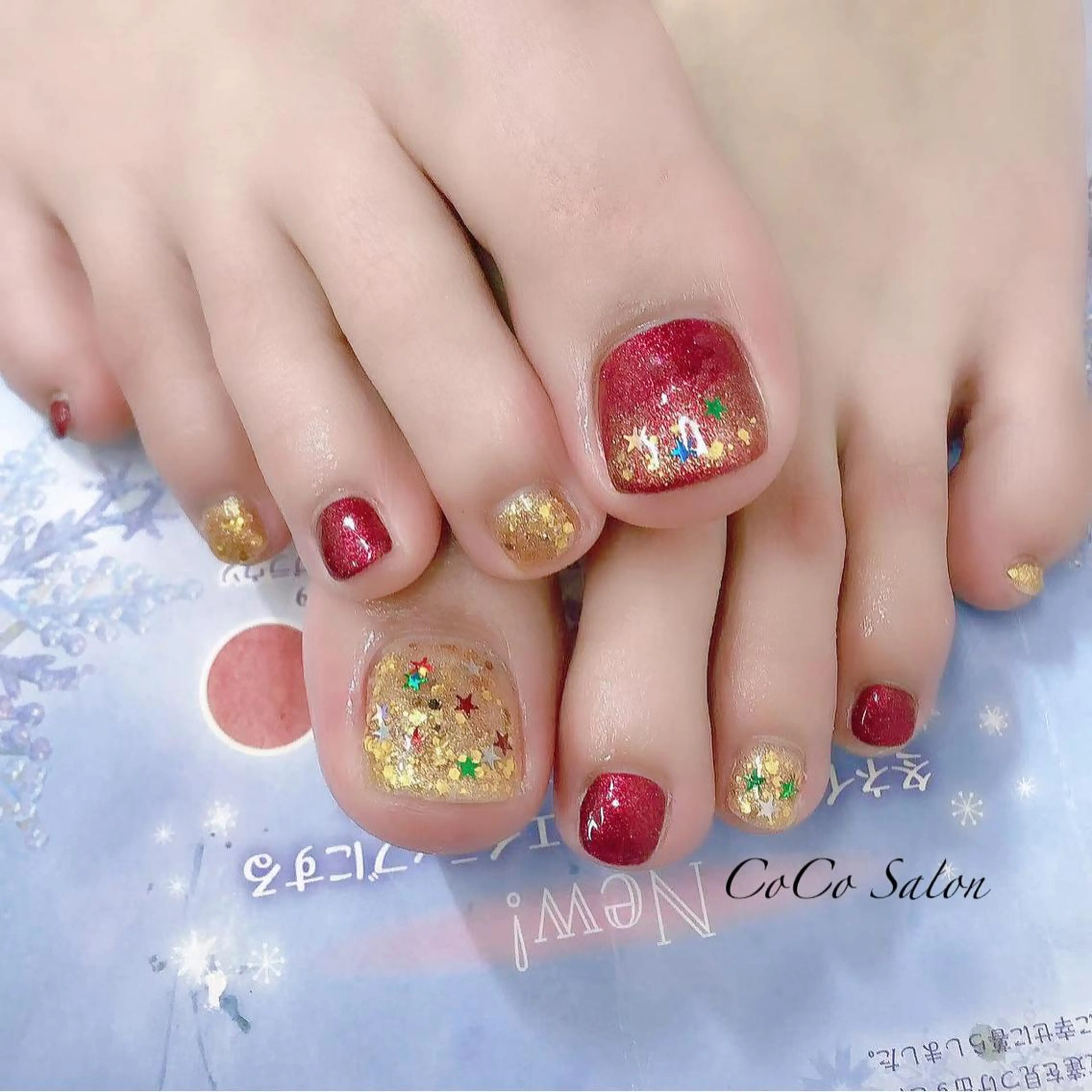 ネイル 長さ出し フットネイル ジェルネイル ゴールド ホログラムネイル CoCoSalon ネイル/まつ毛予約のネイルデザイン