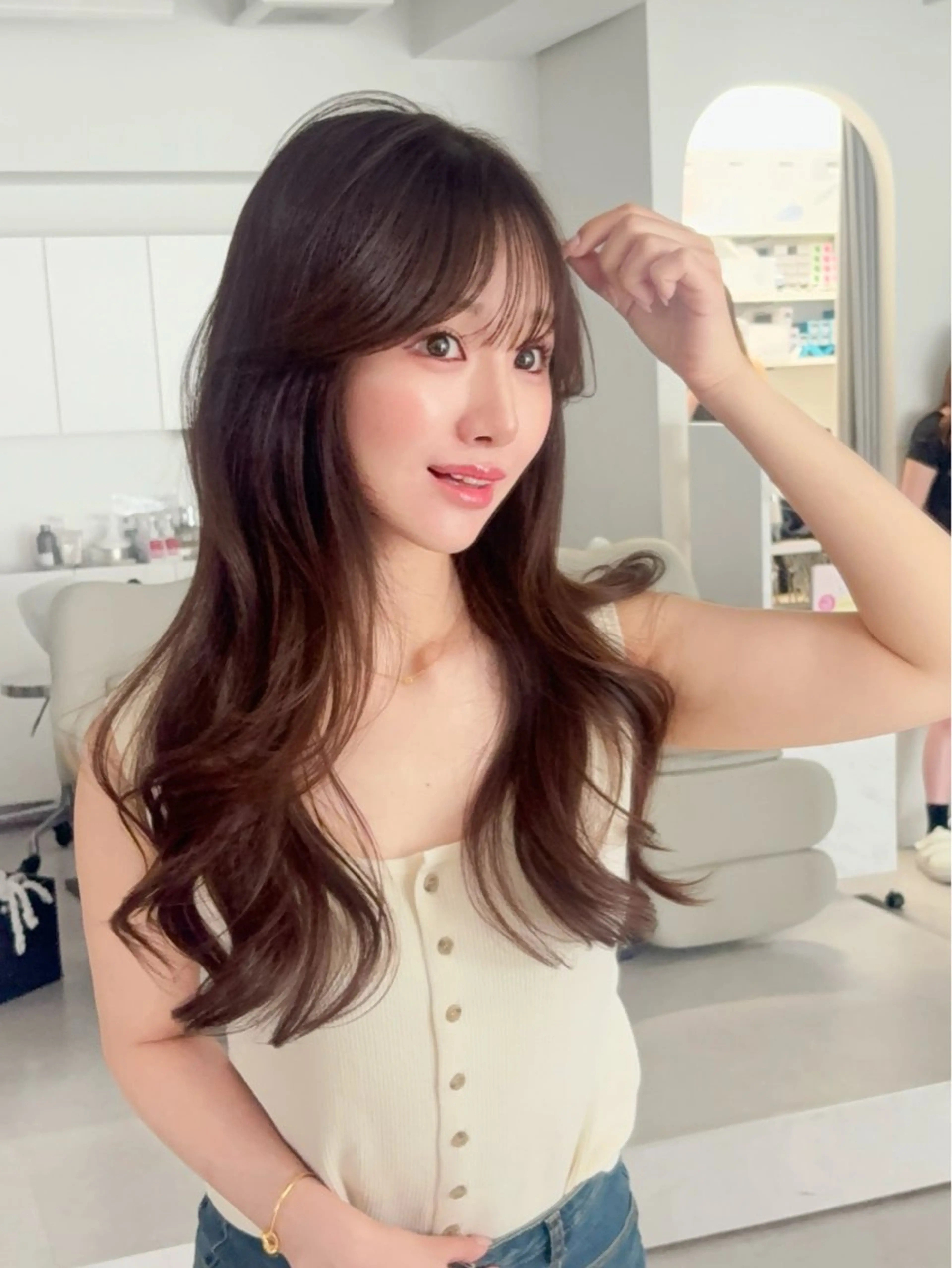 ロング カット ヘアカラー トリートメント 足立 遥奈のヘアスタイル