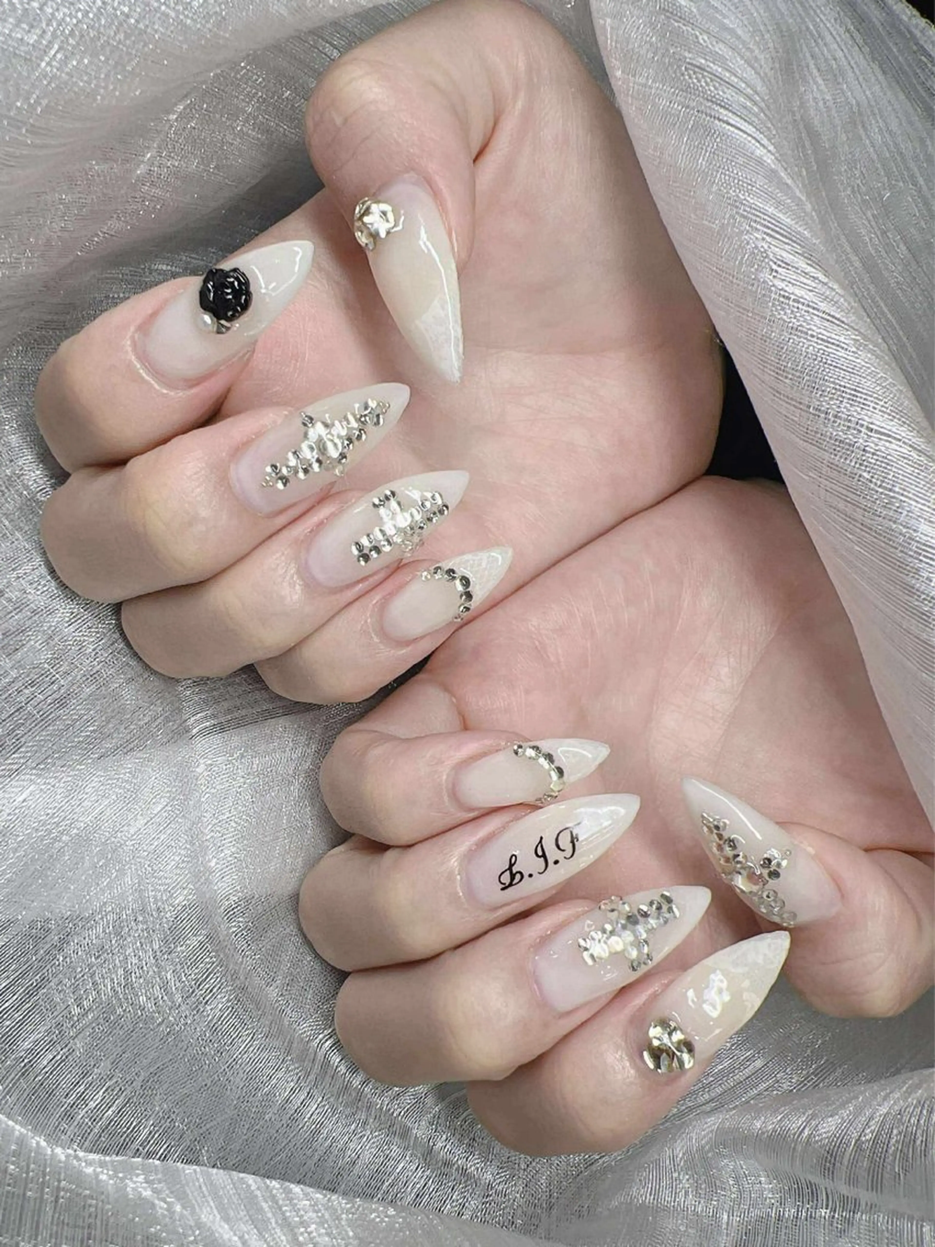 ネイル 長さ出し グラデーション 卒業式 キラキラネイル マグネットネイル ハンドネイル Lee Nailsのネイルデザイン