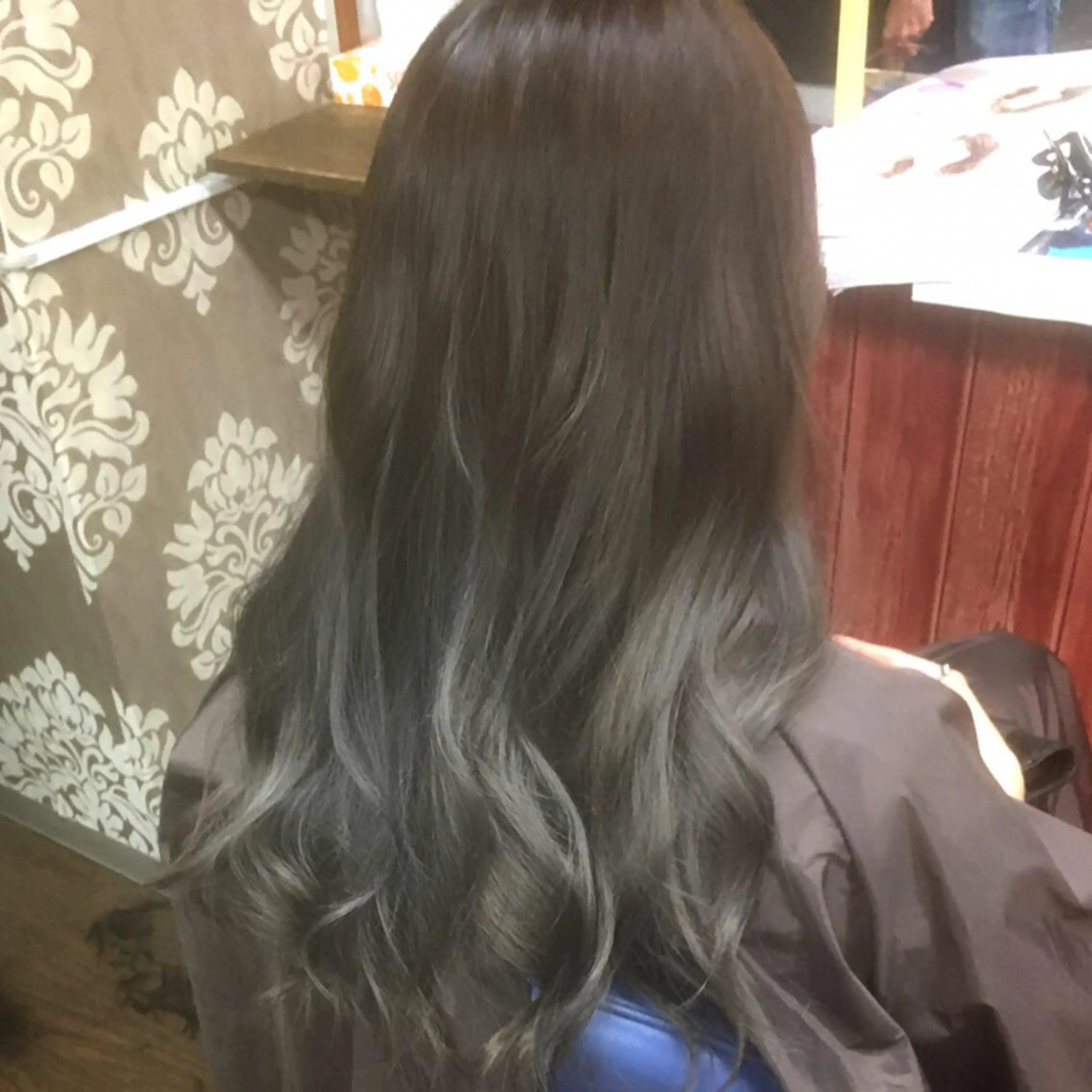 ロング カラー グラデーションカラー ヤナ マネージャーのヘアスタイル