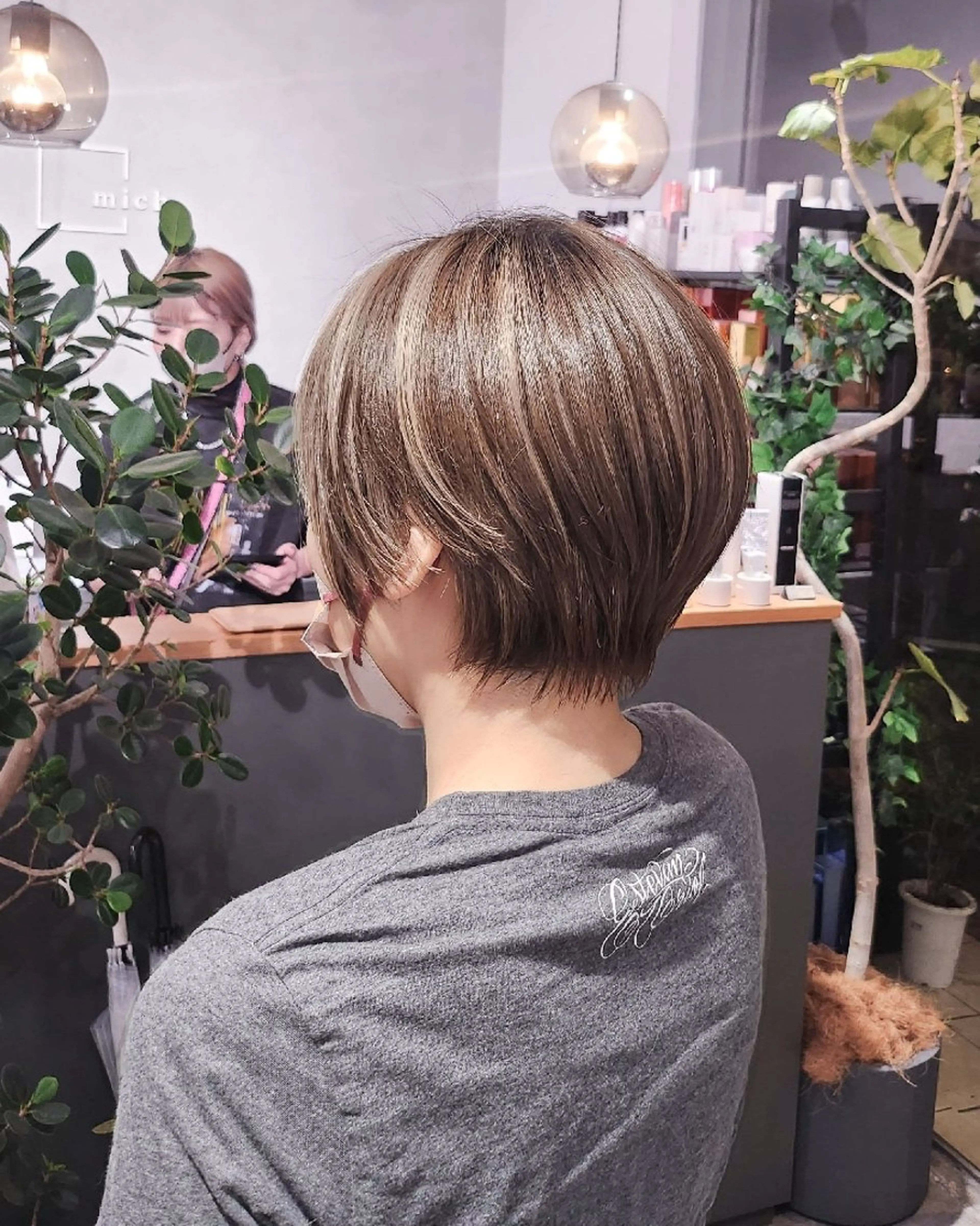 ショート カラー ベージュカラー ハイライトカラー ハイトーンカラー ハイライト LUANAhair所属・金田 拓也のヘアスタイル