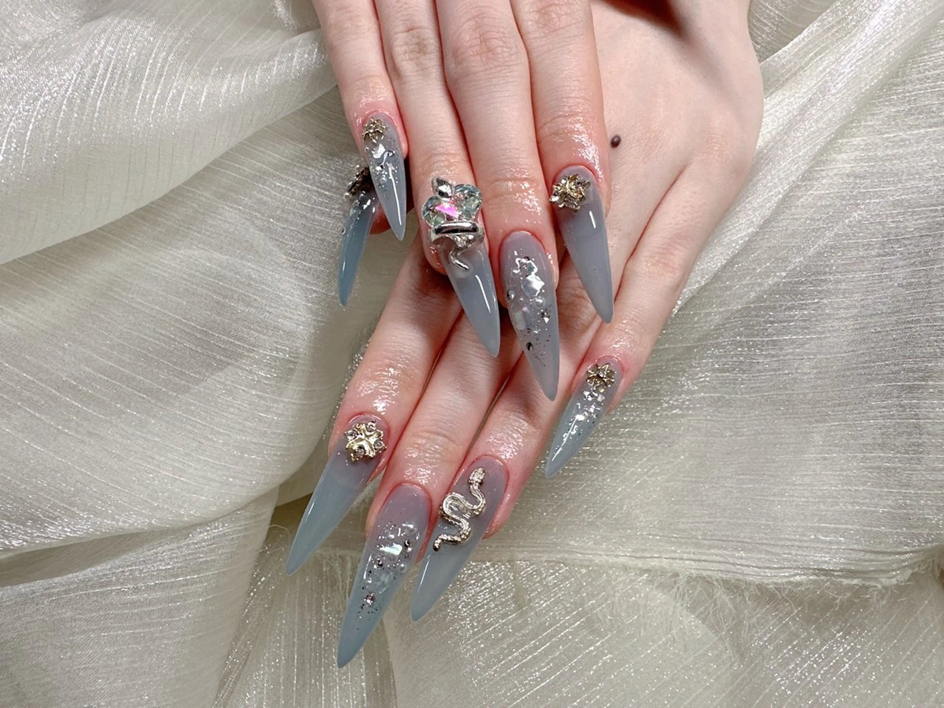 ネイル Rola kira nail salon所属・麗 レイのネイルデザイン
