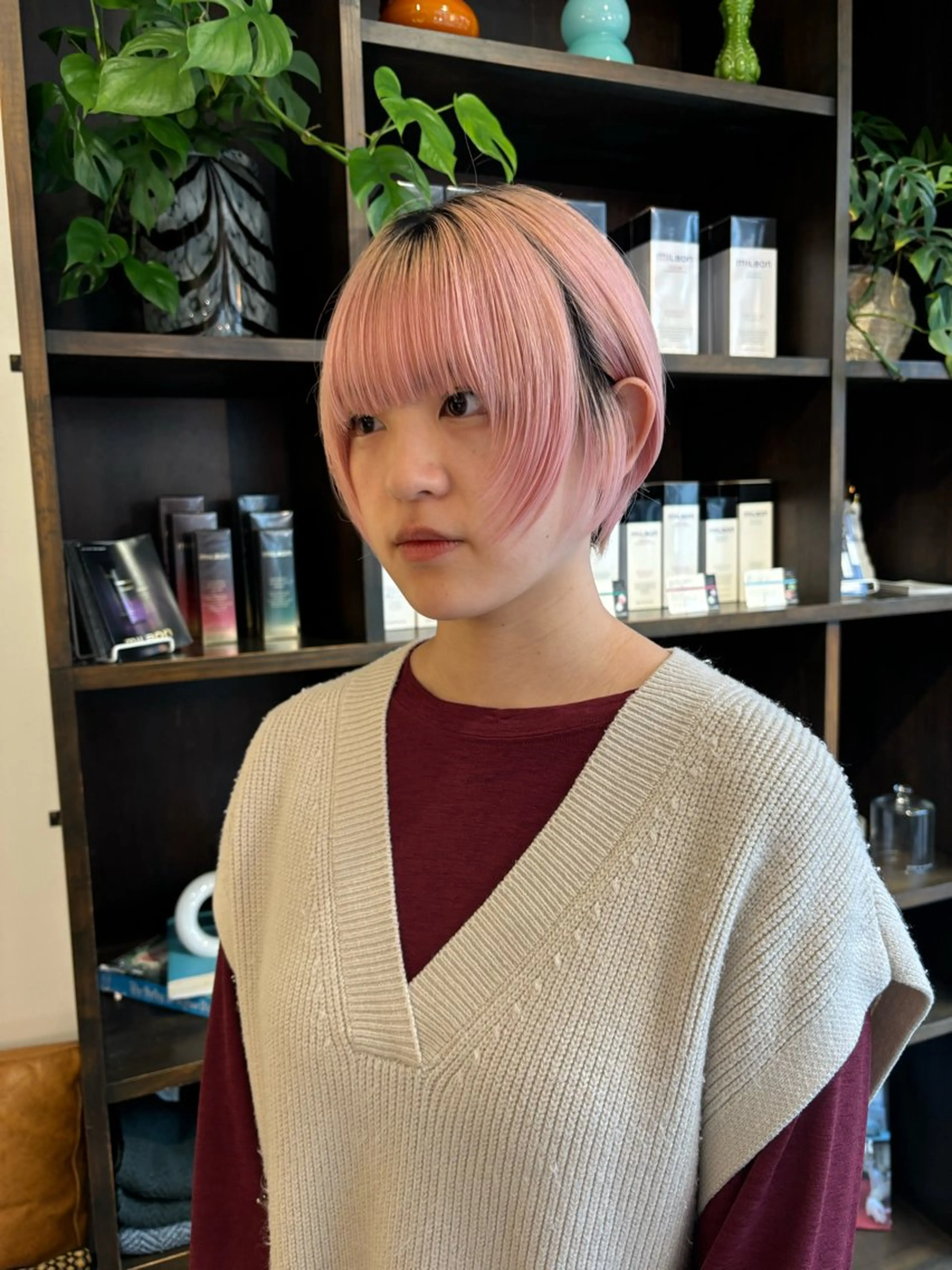 【ショートボブ•平日限定メニュー✨】　ショートだけど短く、スッキリしすぎたくない方へ　オススメです🕊️の写真