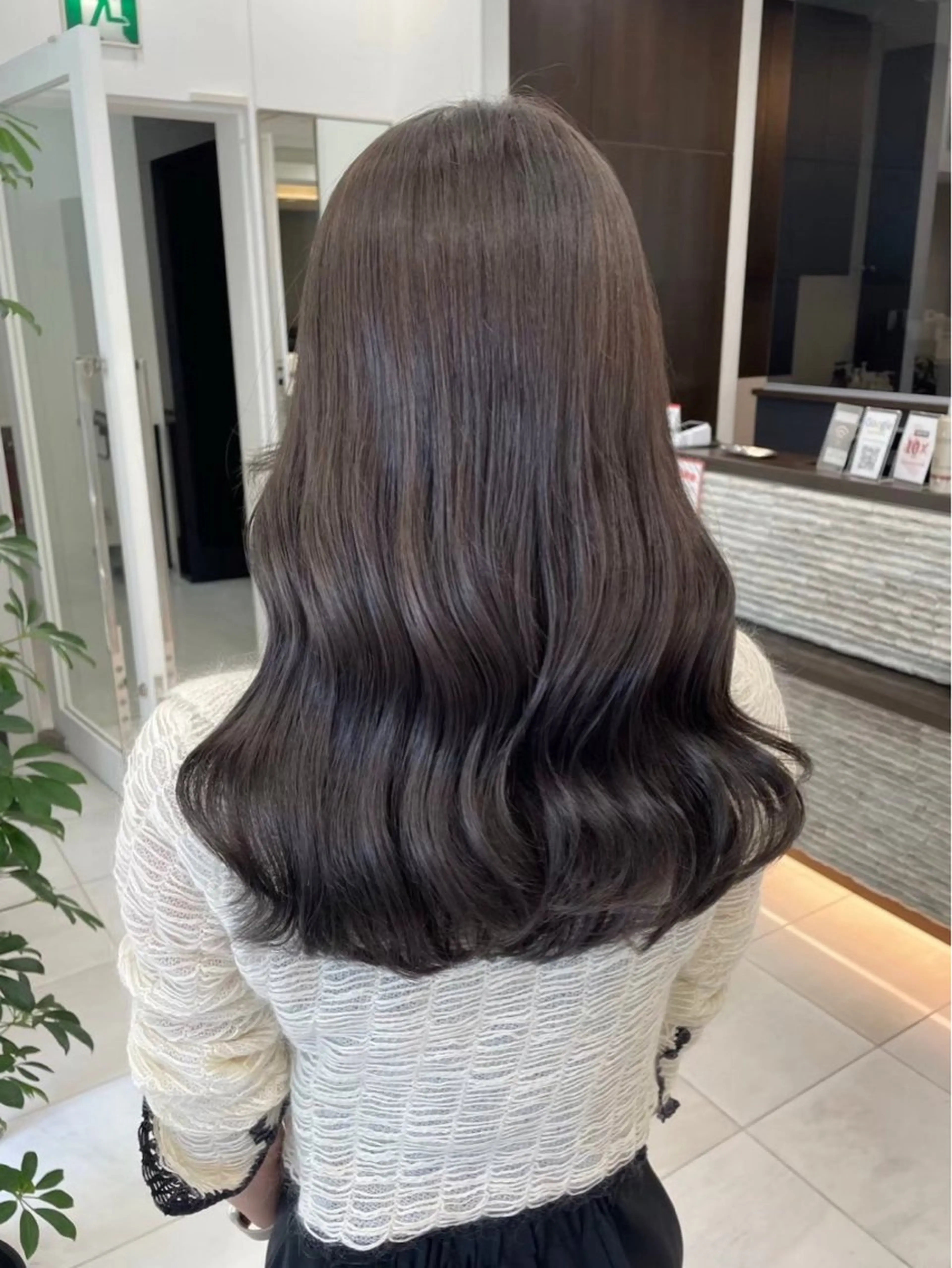 ミディアム カラー ヘアカラー トリートメント 艶カラー/レイヤー カット✂️近澤瑠以のヘアスタイル