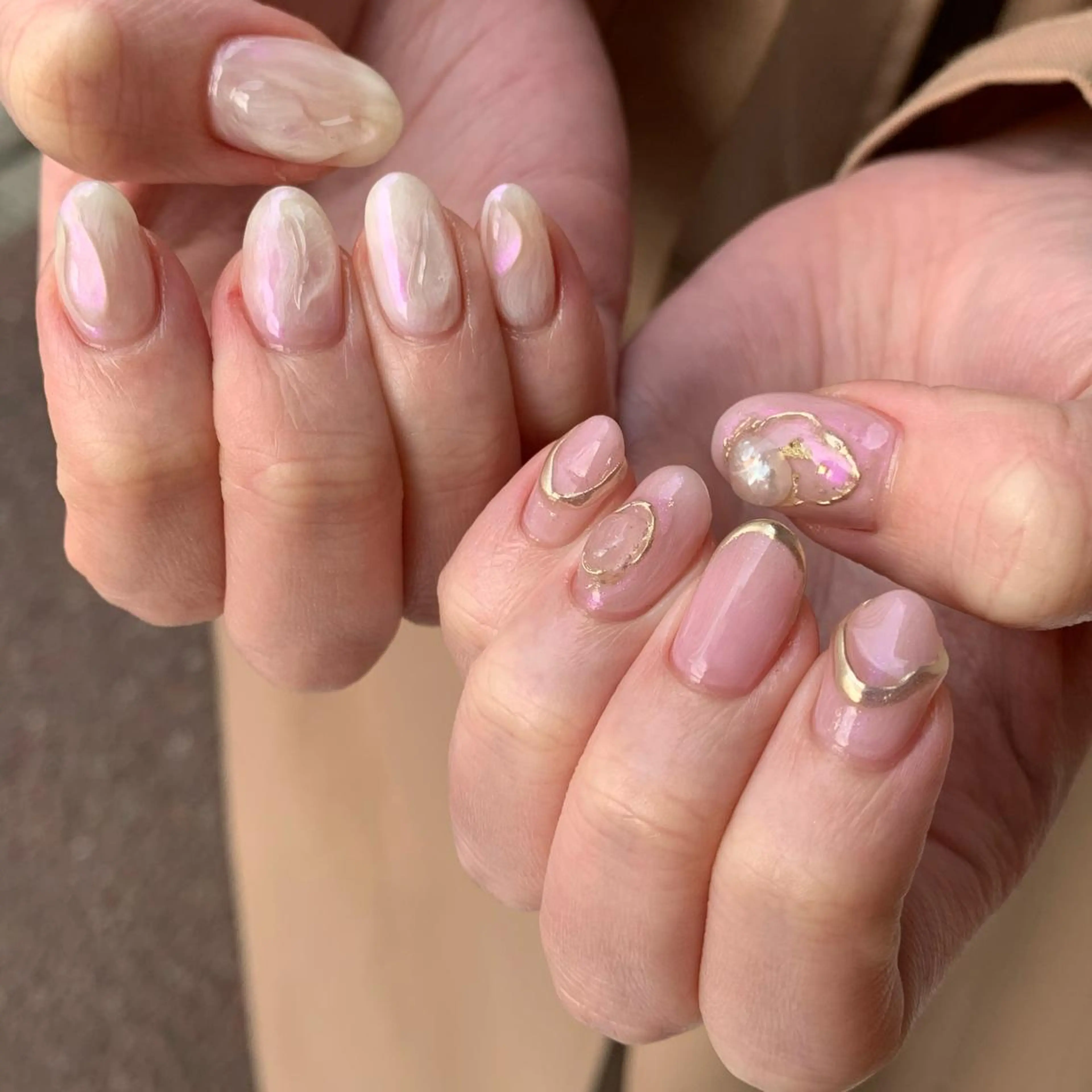 ネイル オーロラネイル 持ち込み ピンク ハンドネイル 鈴木 まゆのネイルデザイン