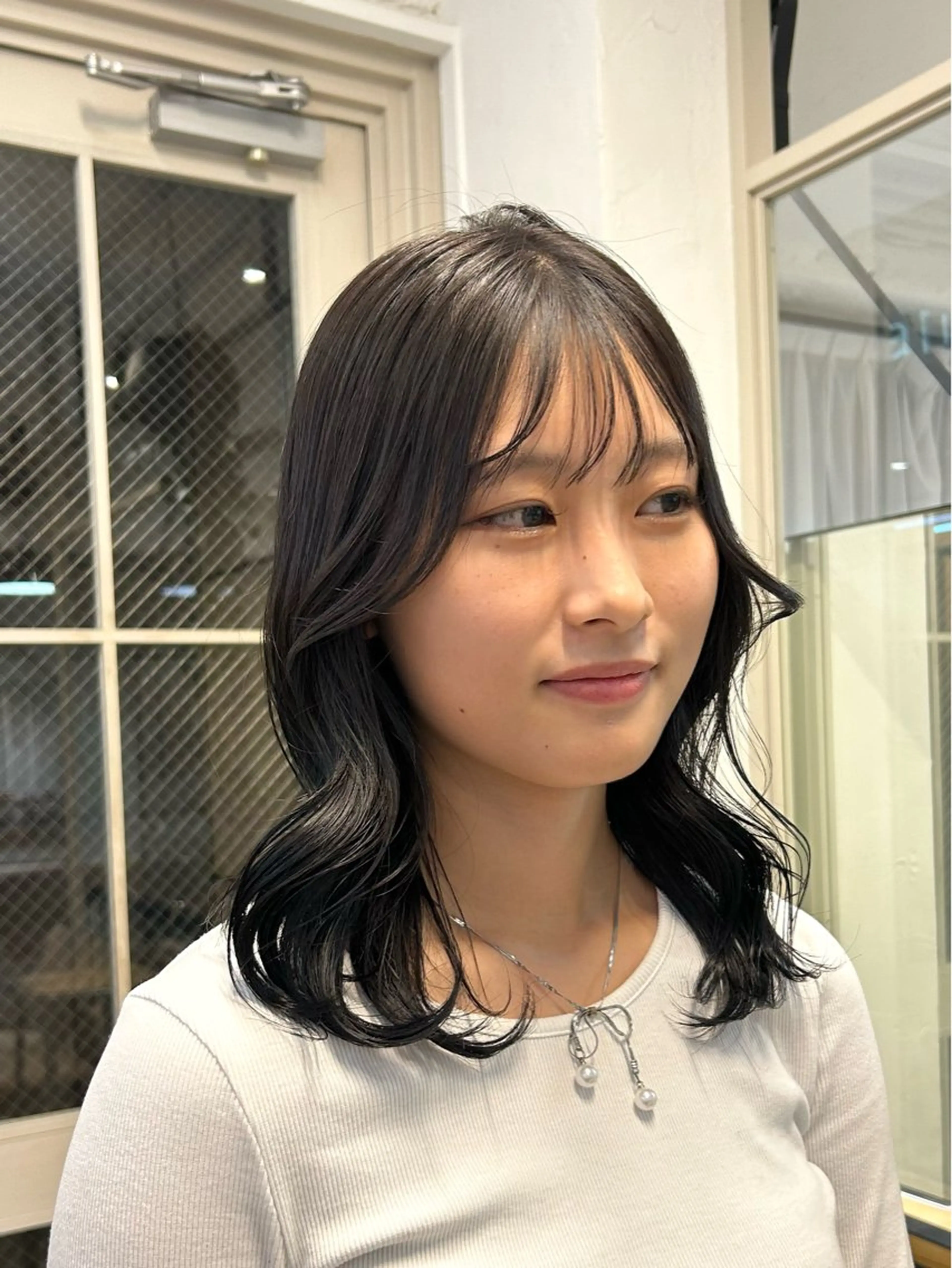 カラー 黒髪 ブルーカラー ブルーブラック Lomalia moekaのヘアスタイル