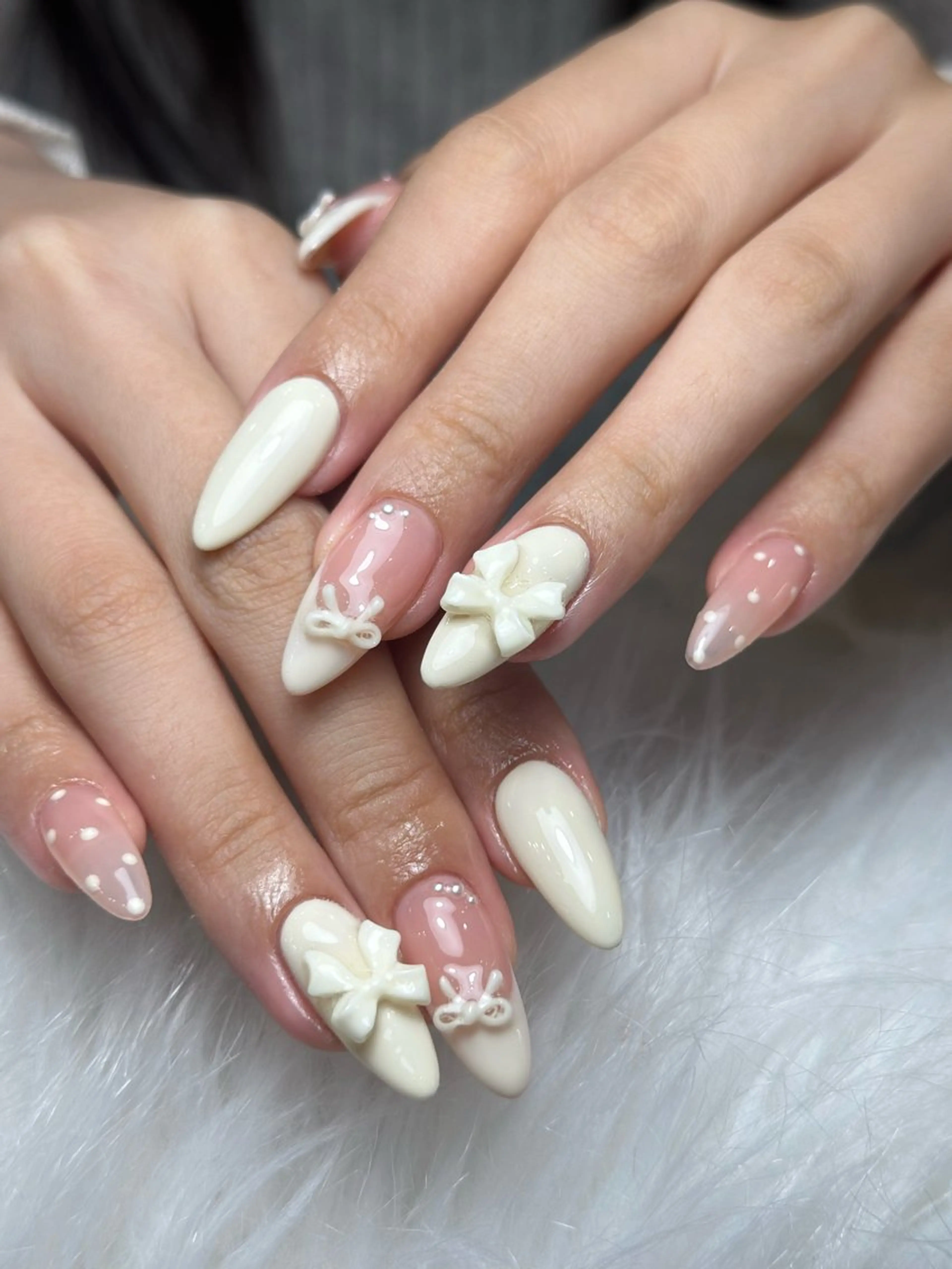 ネイル フレンチネイル グラデーション 韓国ネイル マグネットネイル シンプルネイル ハンドネイル CoMo Nail Studio所属・CoMo Nailのネイルデザイン