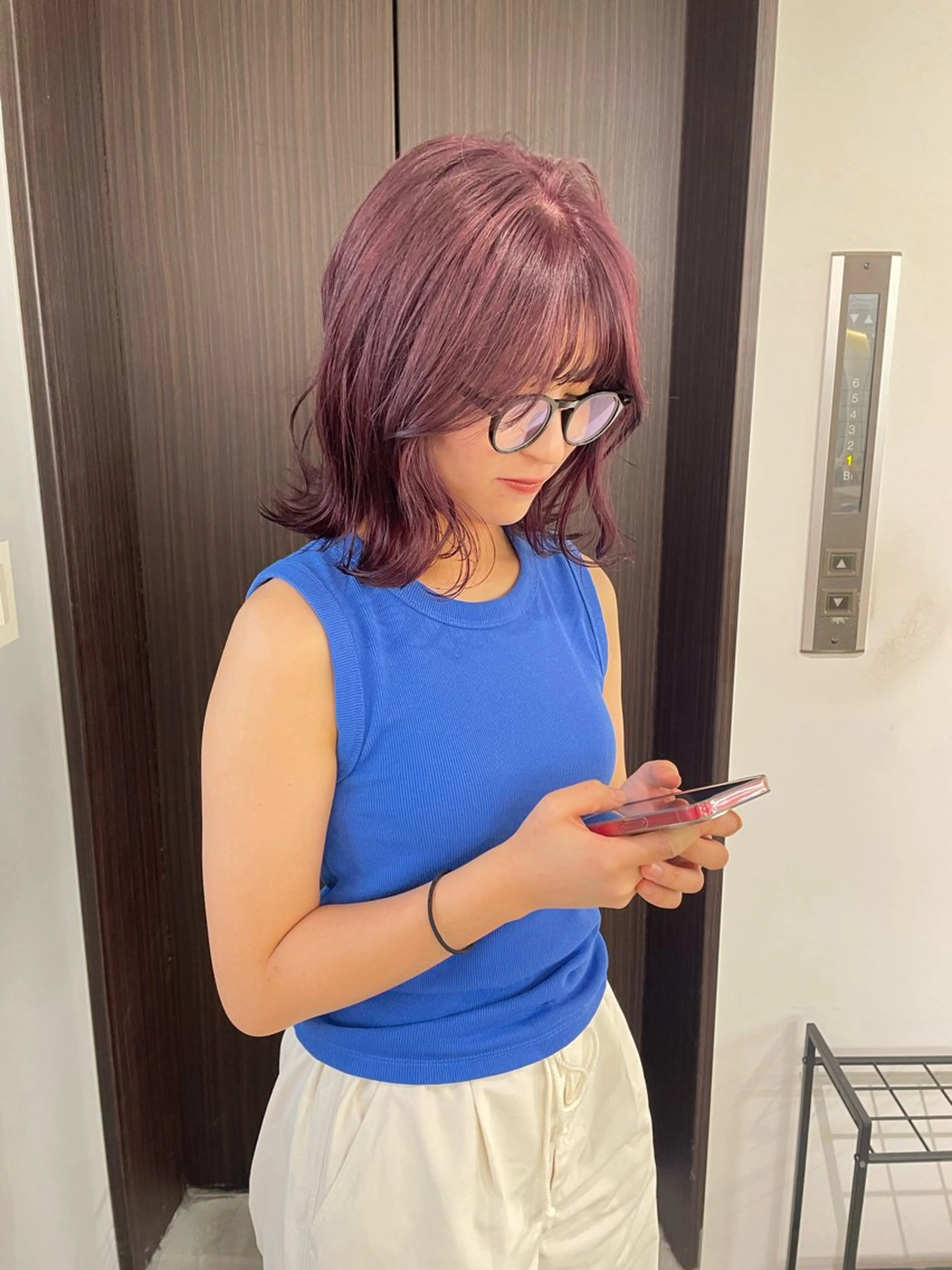 ミディアム カラー ブリーチ ケアブリーチ ダブルカラー ラベンダーカラー ピンクカラー ヘアカラー トリートメント MIU/ルーツカラー ボブ/顔周りレイヤーのヘアスタイル