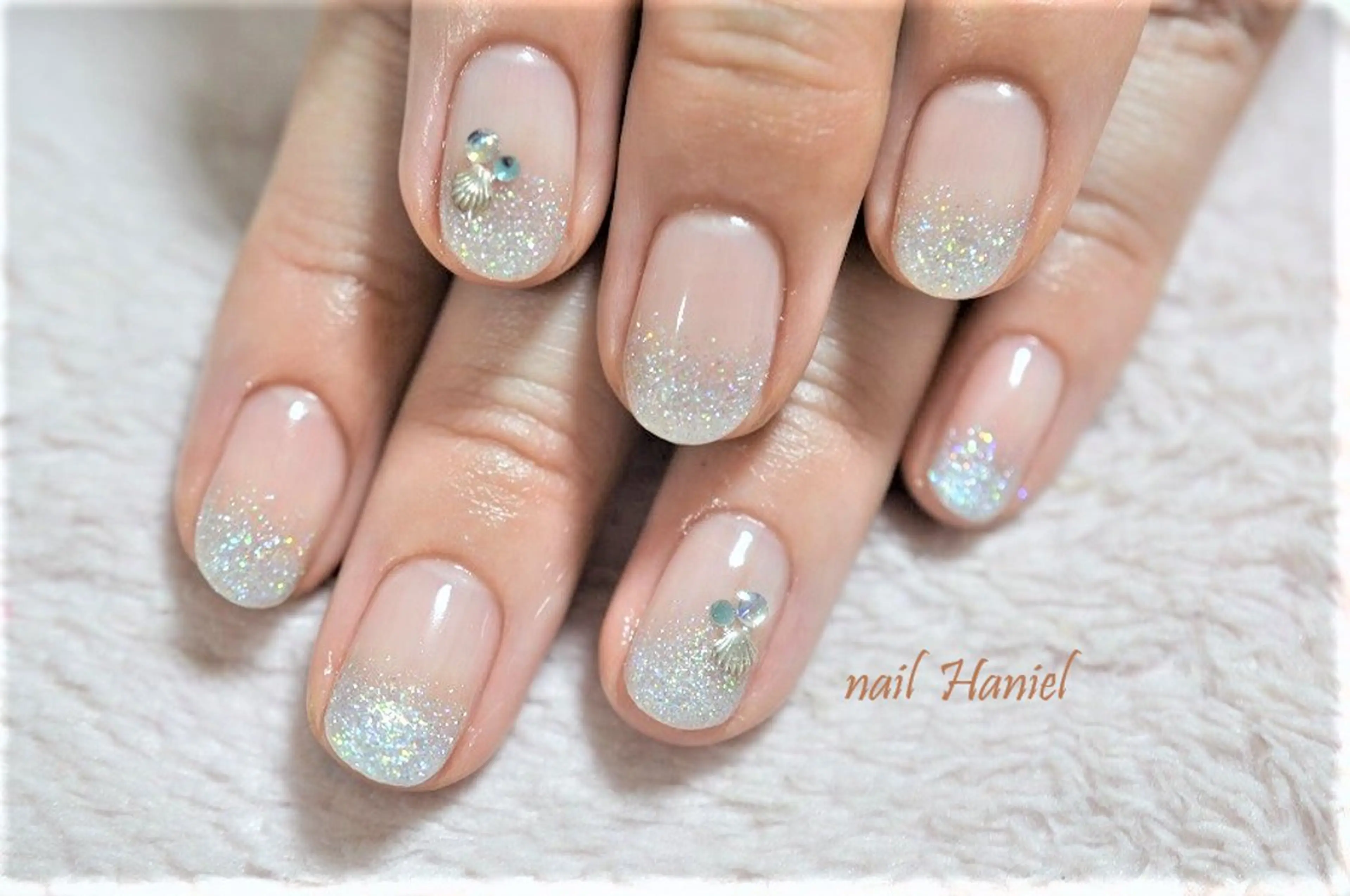 ネイル アートネイル ジェルネイル ラメ(グリッター) ラメグラデーション オフィスネイル nail Haniel所属・半蔵門サロンハニエル 魅神 ちよのネイルデザイン