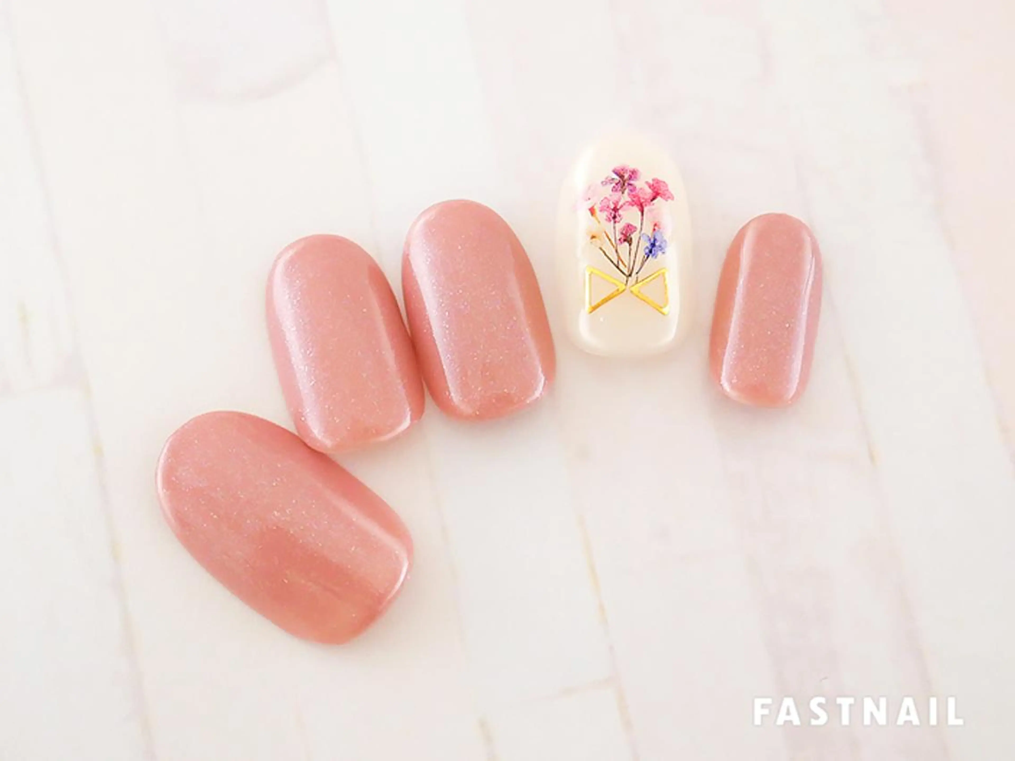 【オフありOK】ワンポイントアート付きネイル💖　税込\6,820**当店/他店オフいつでも無料**の写真