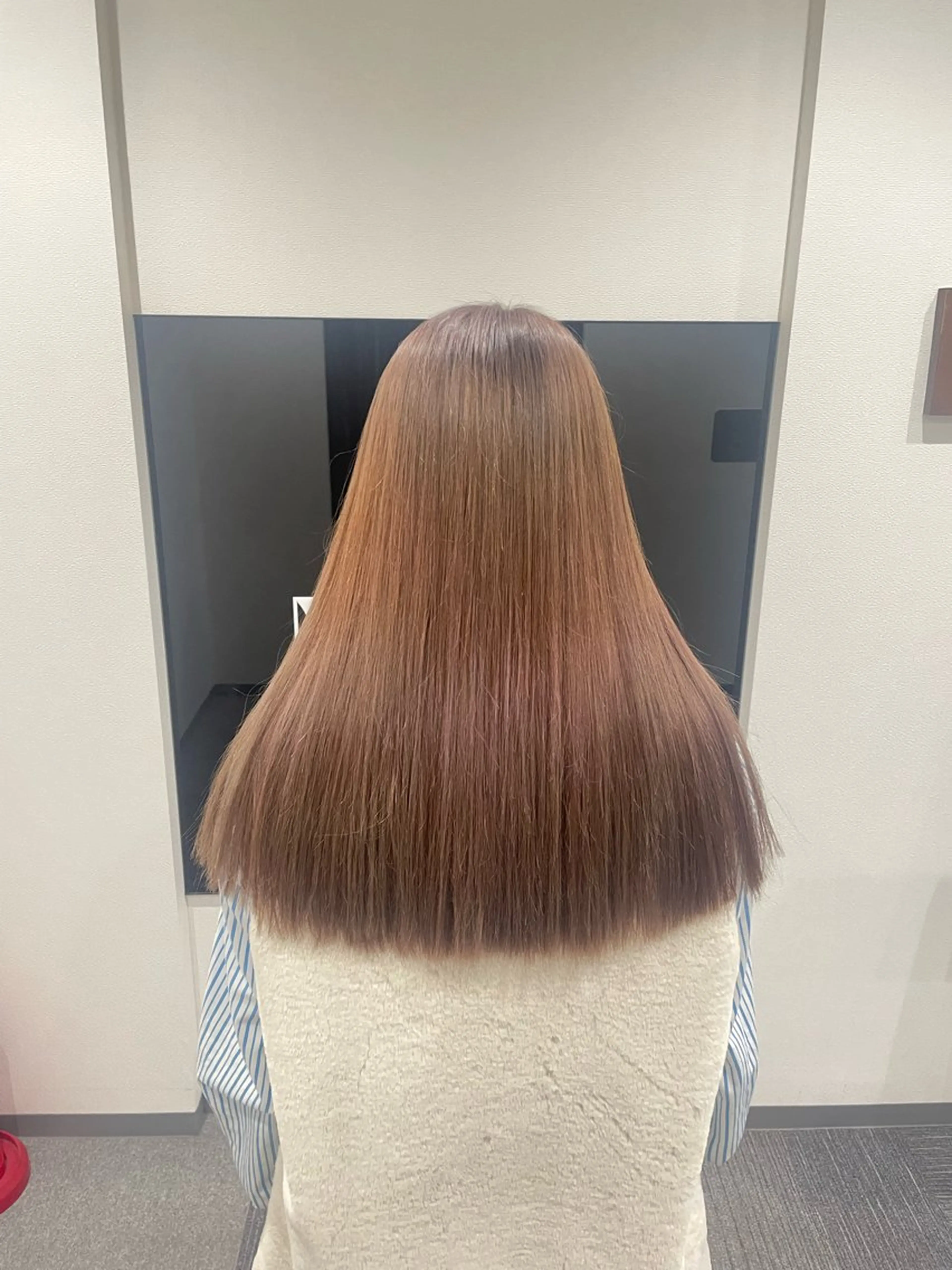 セミロング カット ヘアカラー 韓国レイヤー➰北田 陸斗➰コテ巻きパーマのヘアスタイル