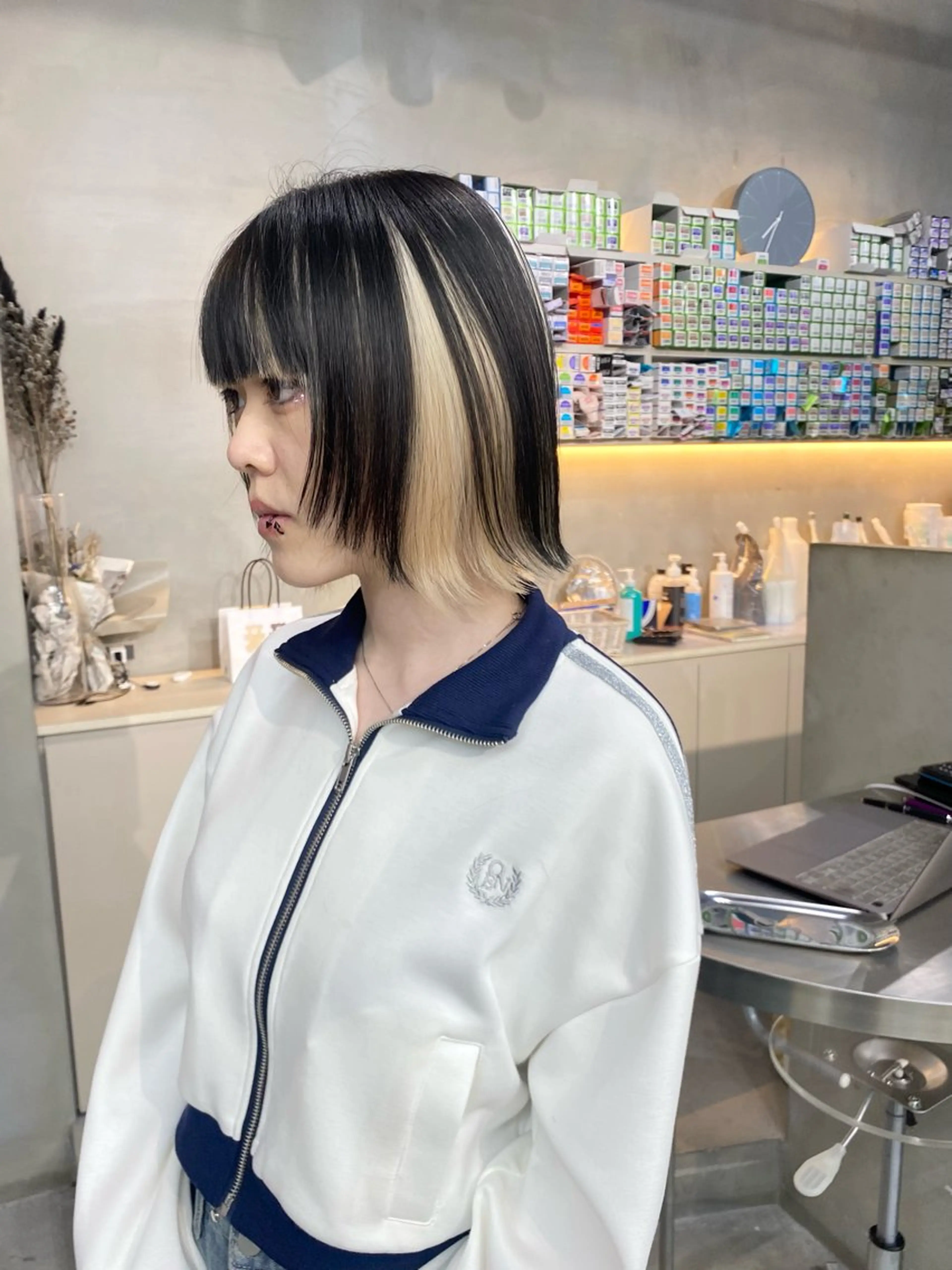 ショート カラー ヘアカラー qulim所属・前橋 姫奈のヘアスタイル