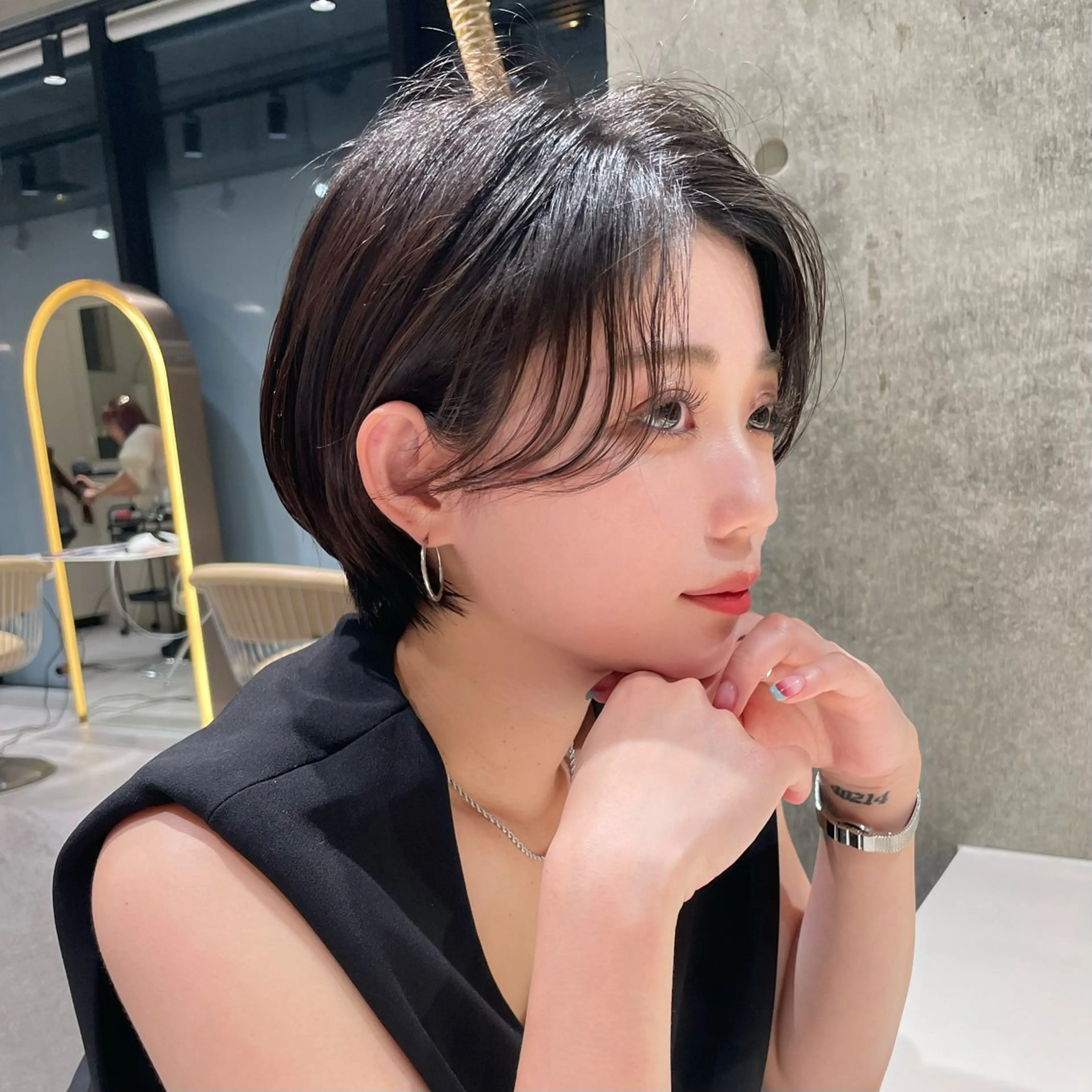 ショート カラー カット 縮毛矯正 トリートメント 💛ブリーチ&カット LEON🩶のヘアスタイル