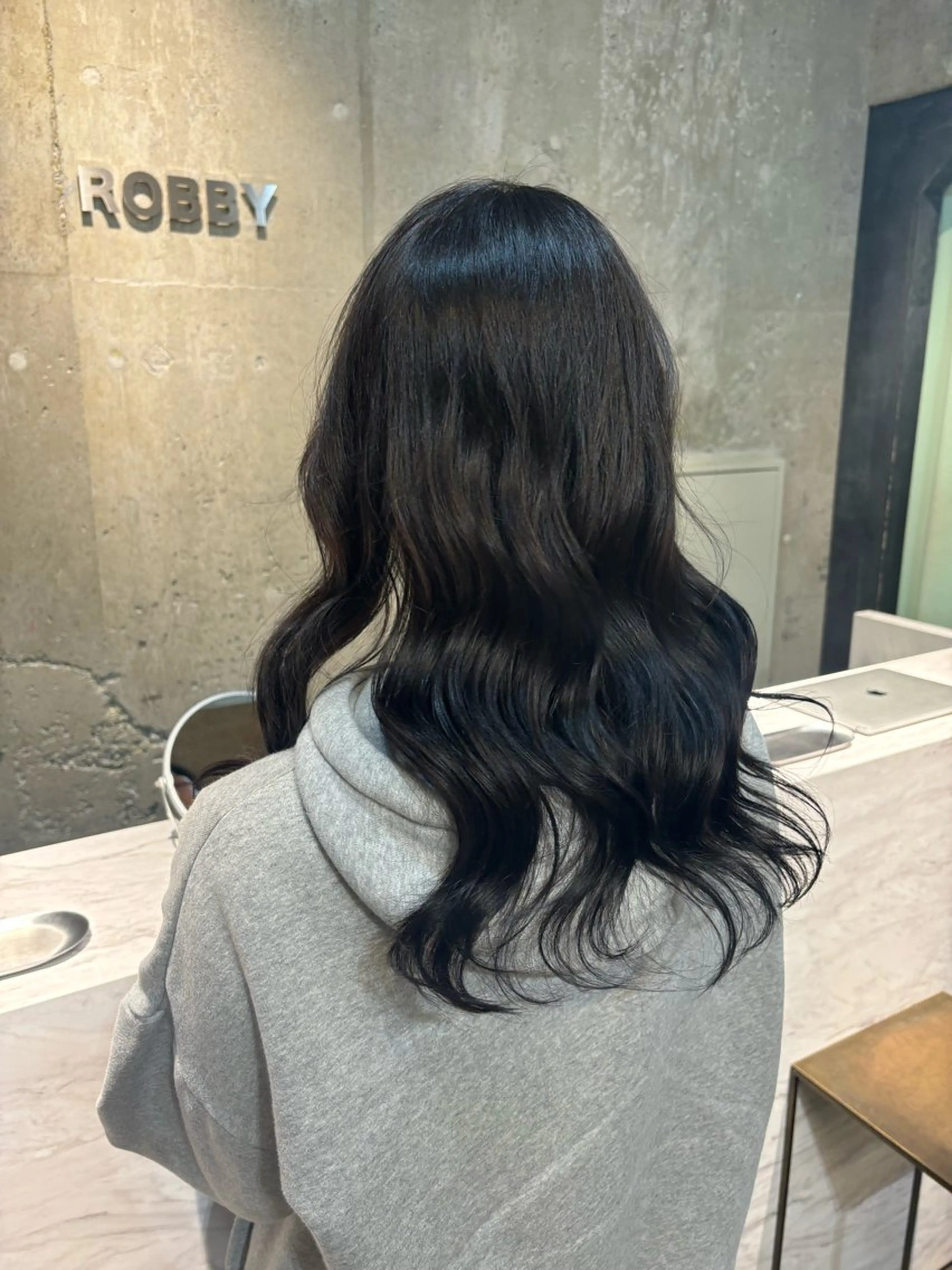 ロング カラー 黒髪 ブルーカラー ブルーブラック 鈴木 千尋のヘアスタイル