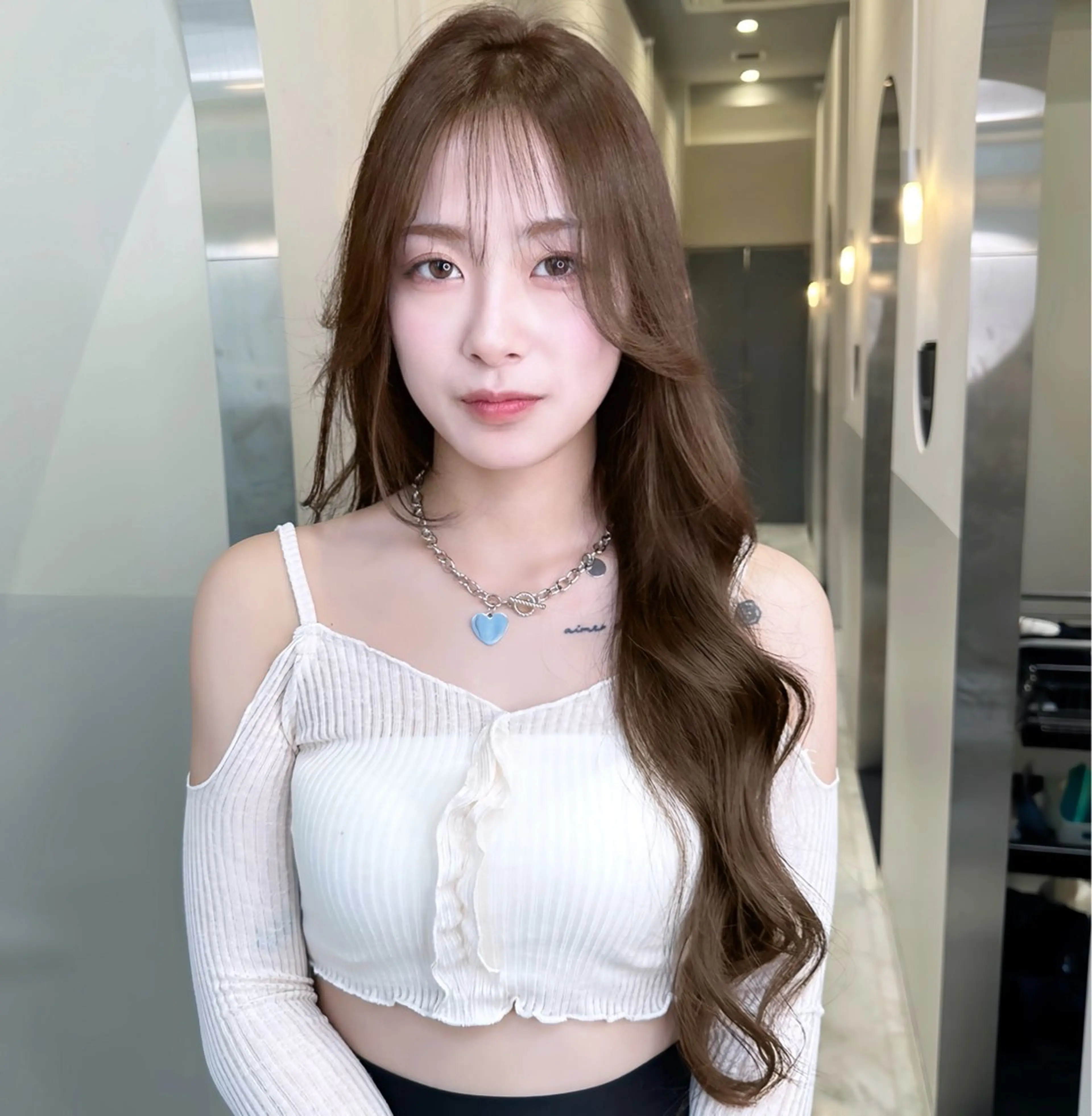 ロング カラー ヘアカラー トリートメント ヘアセット IVE所属・ブリーチなし🤍 渋谷／原島杏奈のヘアスタイル