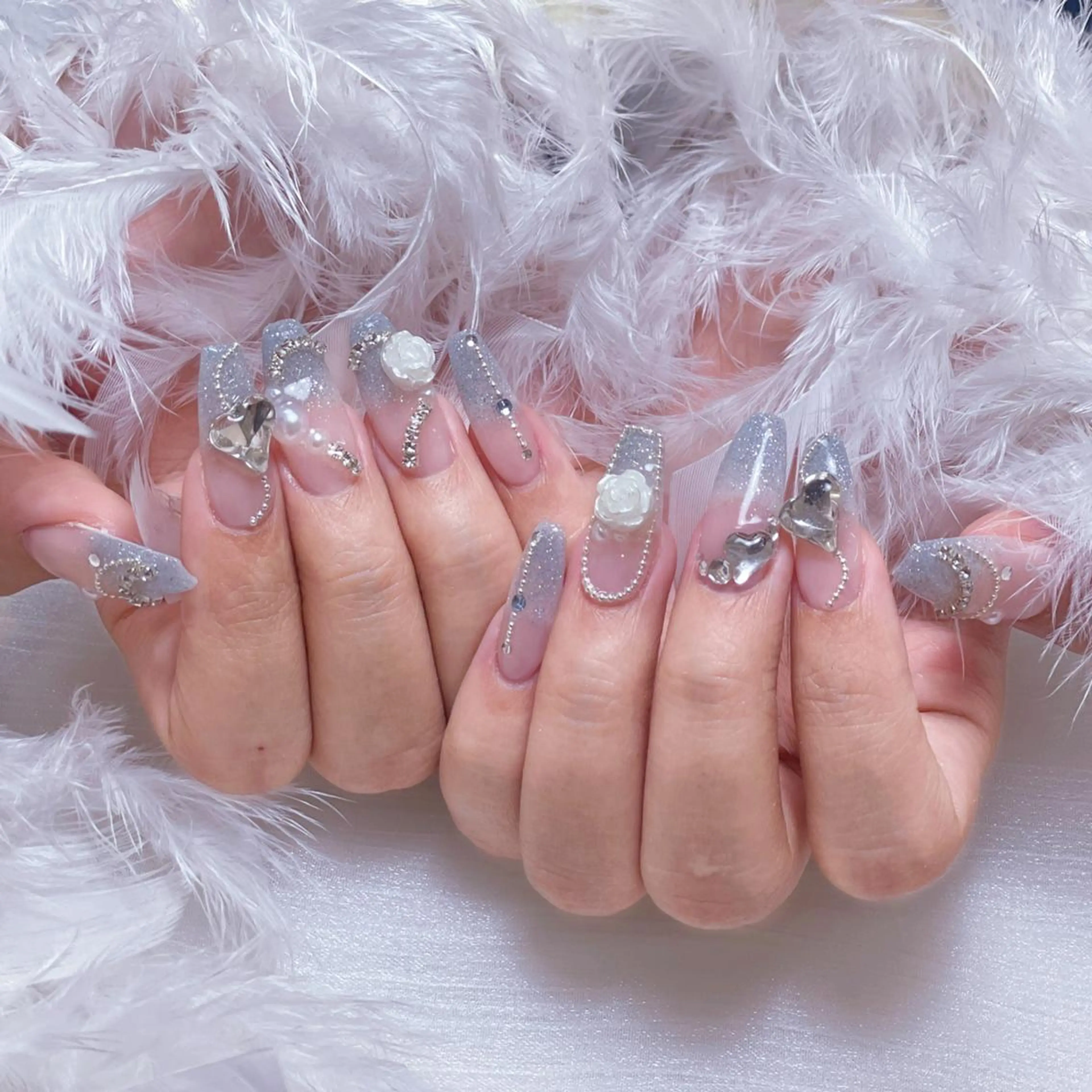 ネイル アートネイル オーロラネイル ガーリー キラキラネイル 韓国ネイル ハンドネイル nina 💅のネイルデザイン