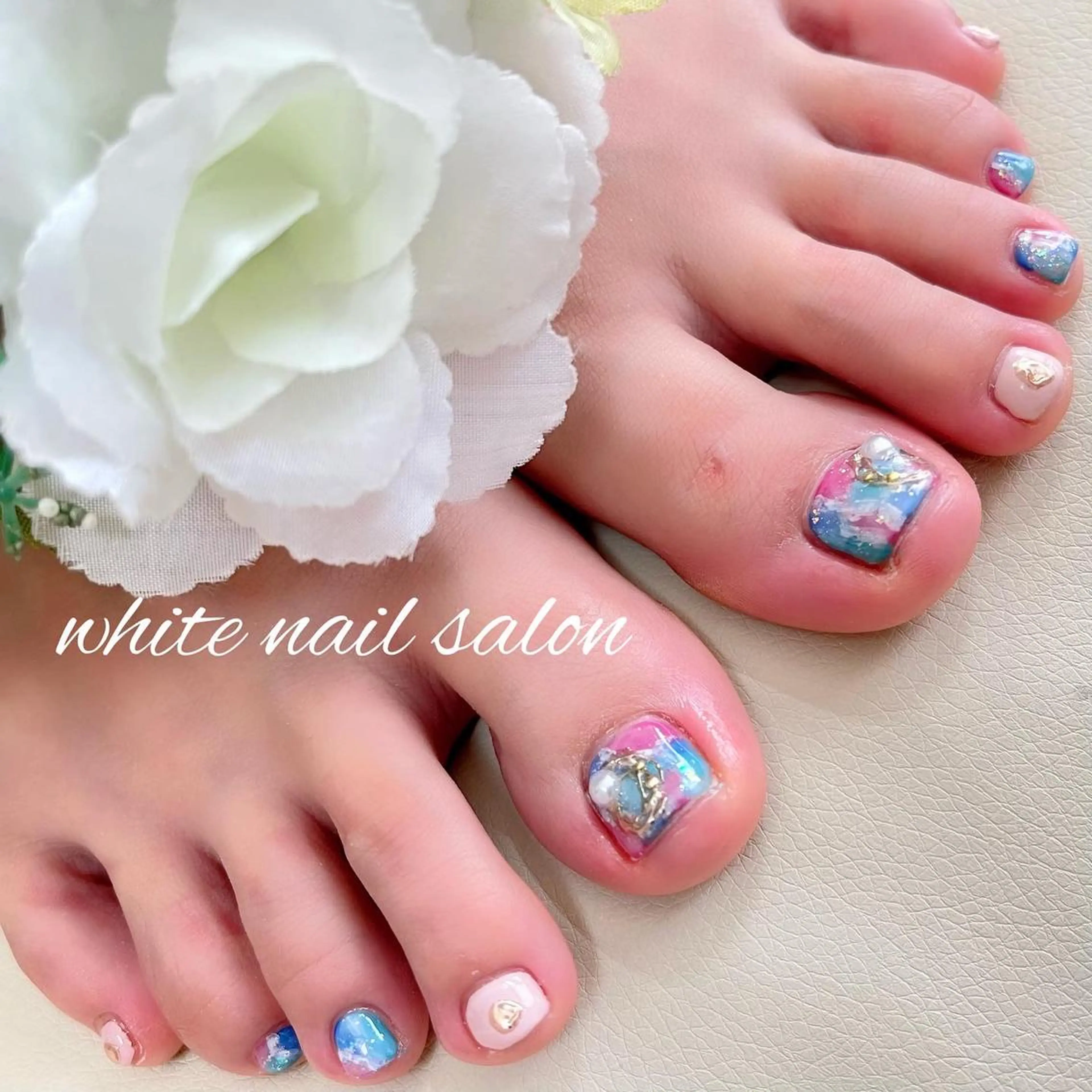 ネイル フットネイル ジェルネイル ハードジェル ラメ(グリッター) 持ち込み フットネイル white nail salonのネイルデザイン