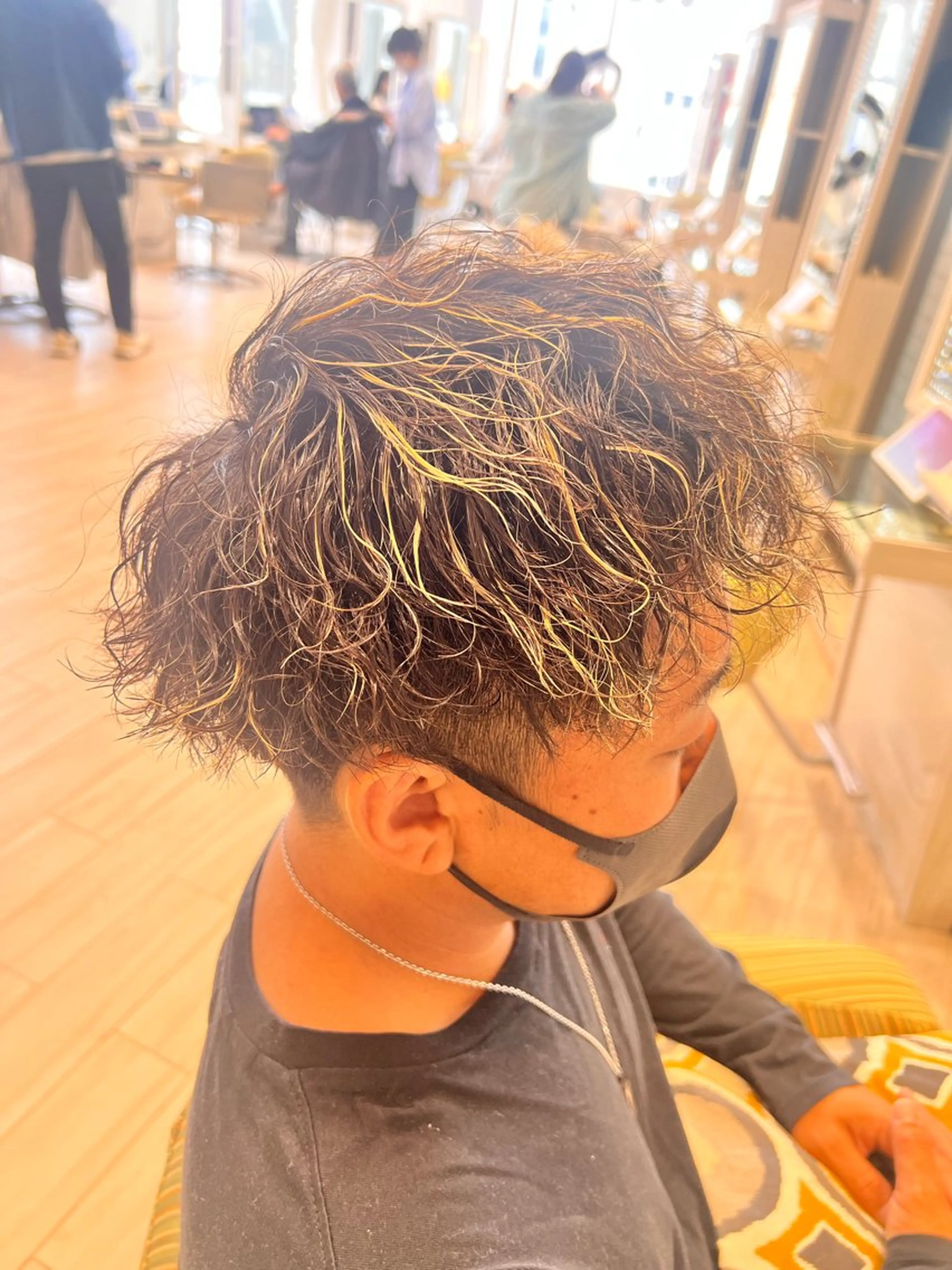 ショート ハイライト カット ヘアカラー メンズ特化SOEDA YOSHIEのヘアスタイル