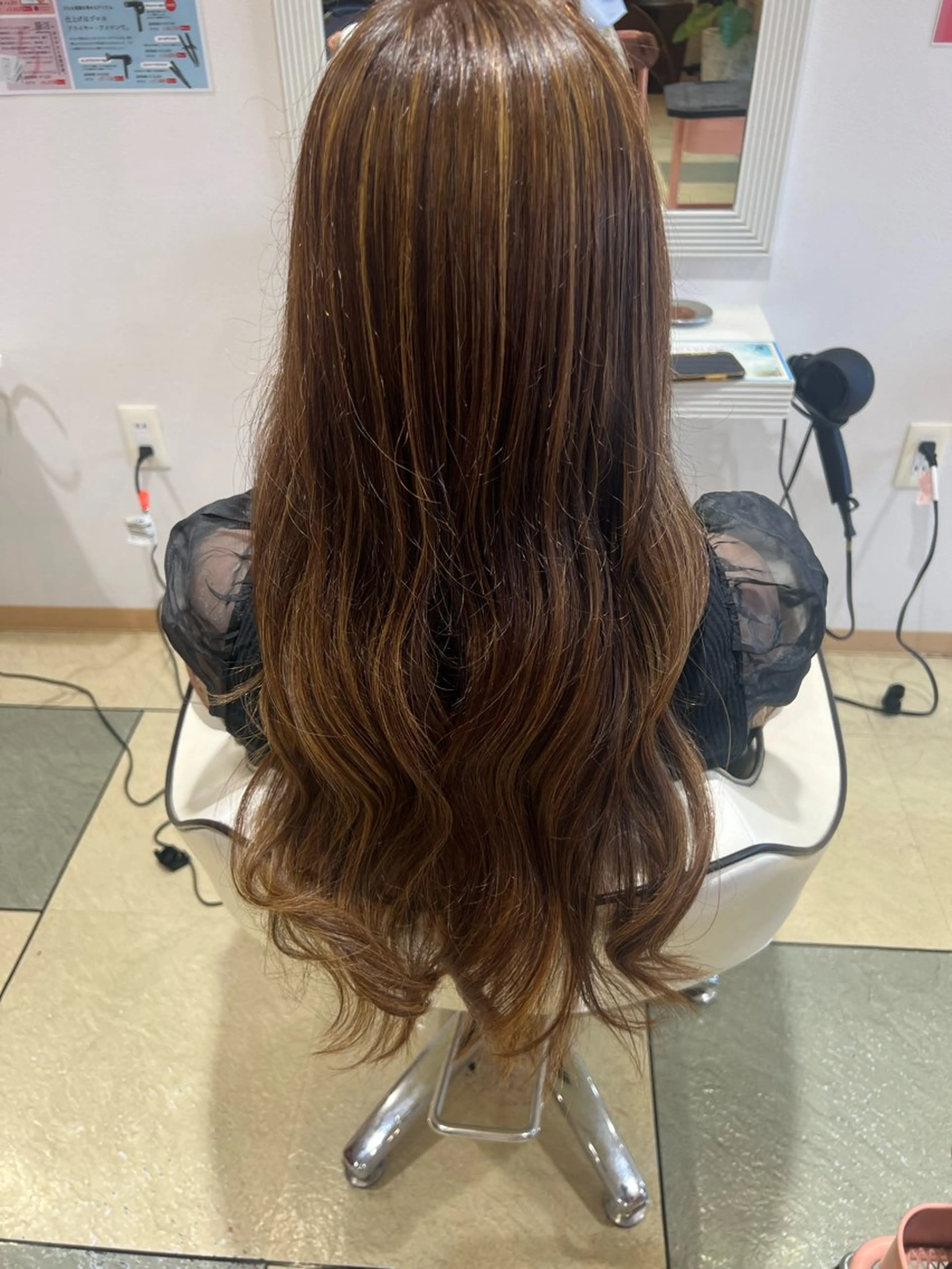 ロング カラー カット ヘアカラー トリートメント ☘️折戸結菜☘️ ハイトーンカラーのヘアスタイル