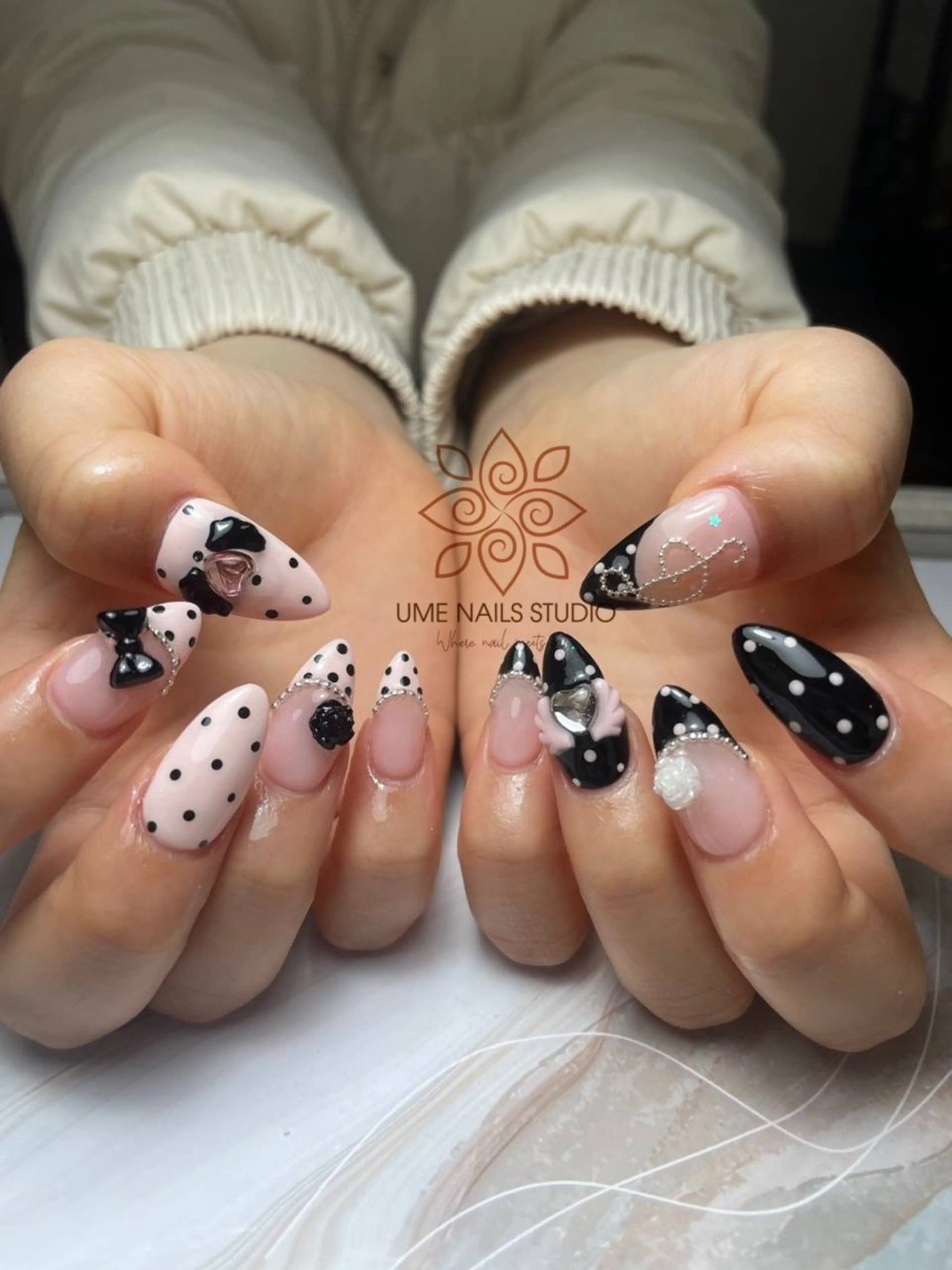 ネイル チークネイル クリアネイル ガーリー キラキラネイル 韓国ネイル ハンドネイル Ume Nail Studioのネイルデザイン