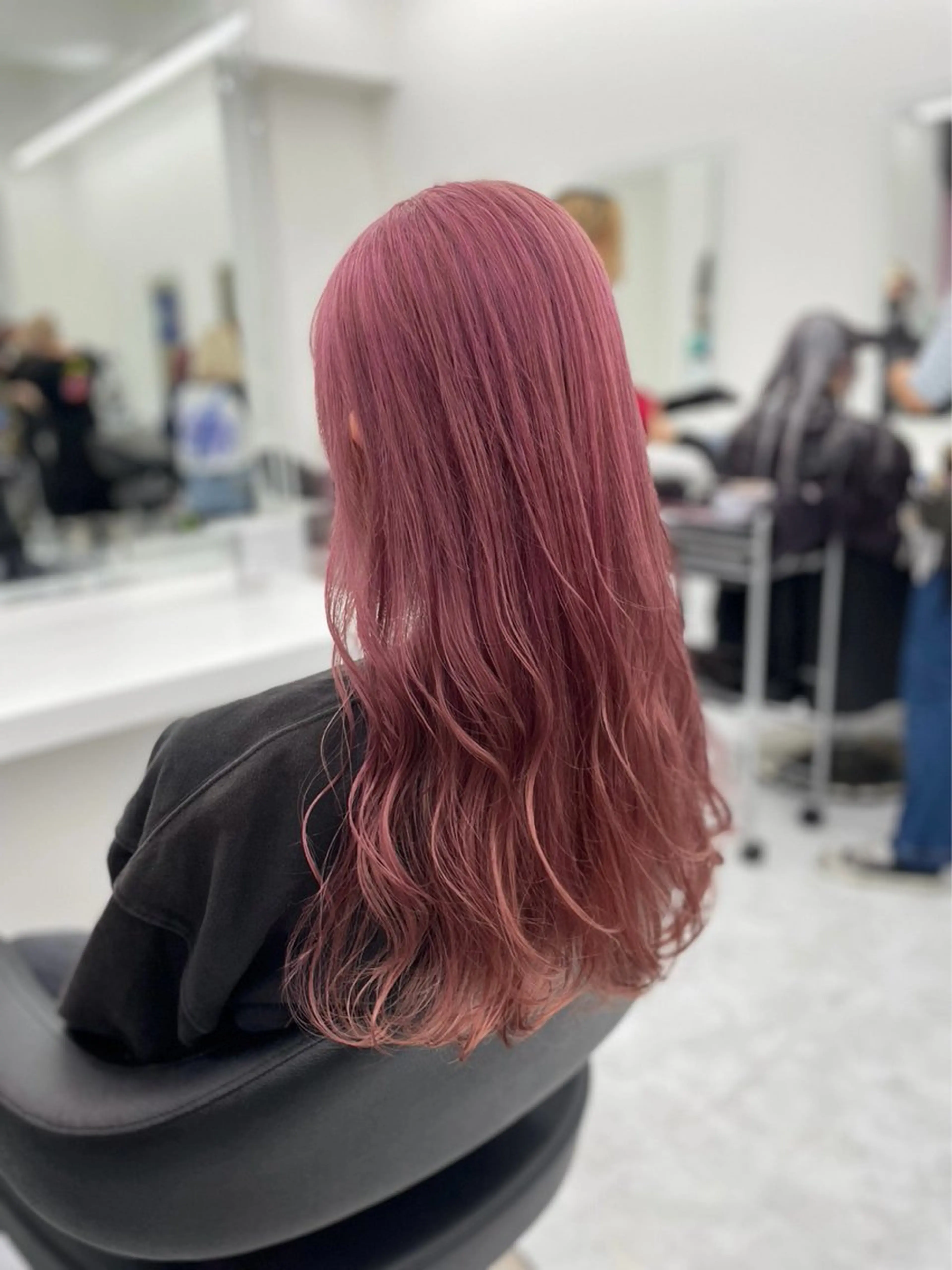 ロング ヘアカラー yuria 🌙のヘアスタイル