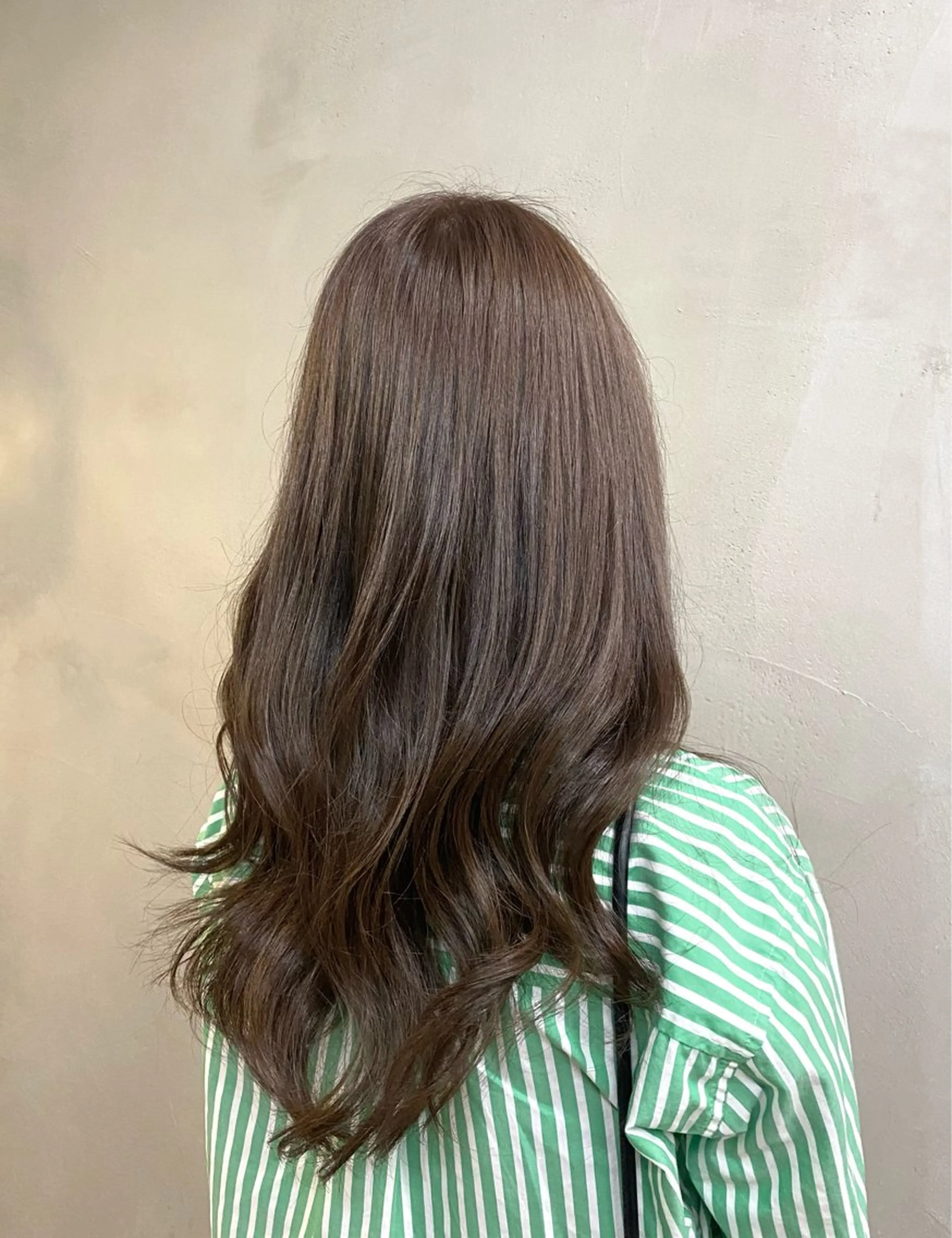 ロング カラー アッシュ ベージュカラー ブリーチ グレージュ ブリーチなしカラー ヘアカラー 🦋 misaki🦋のヘアスタイル