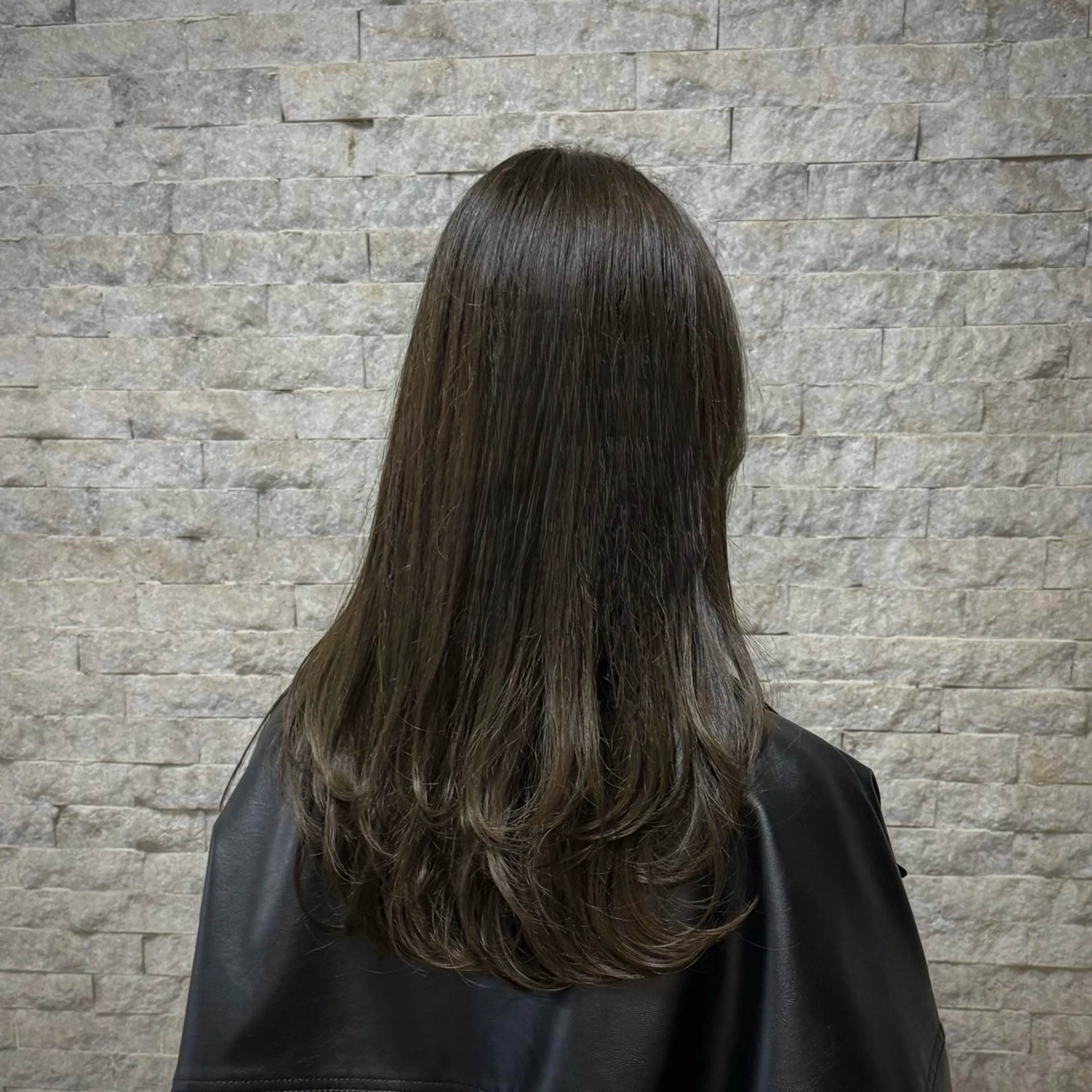 セミロング カット ヘアカラー トリートメント INORI|艶カラ ー|フェイスレイヤーのヘアスタイル