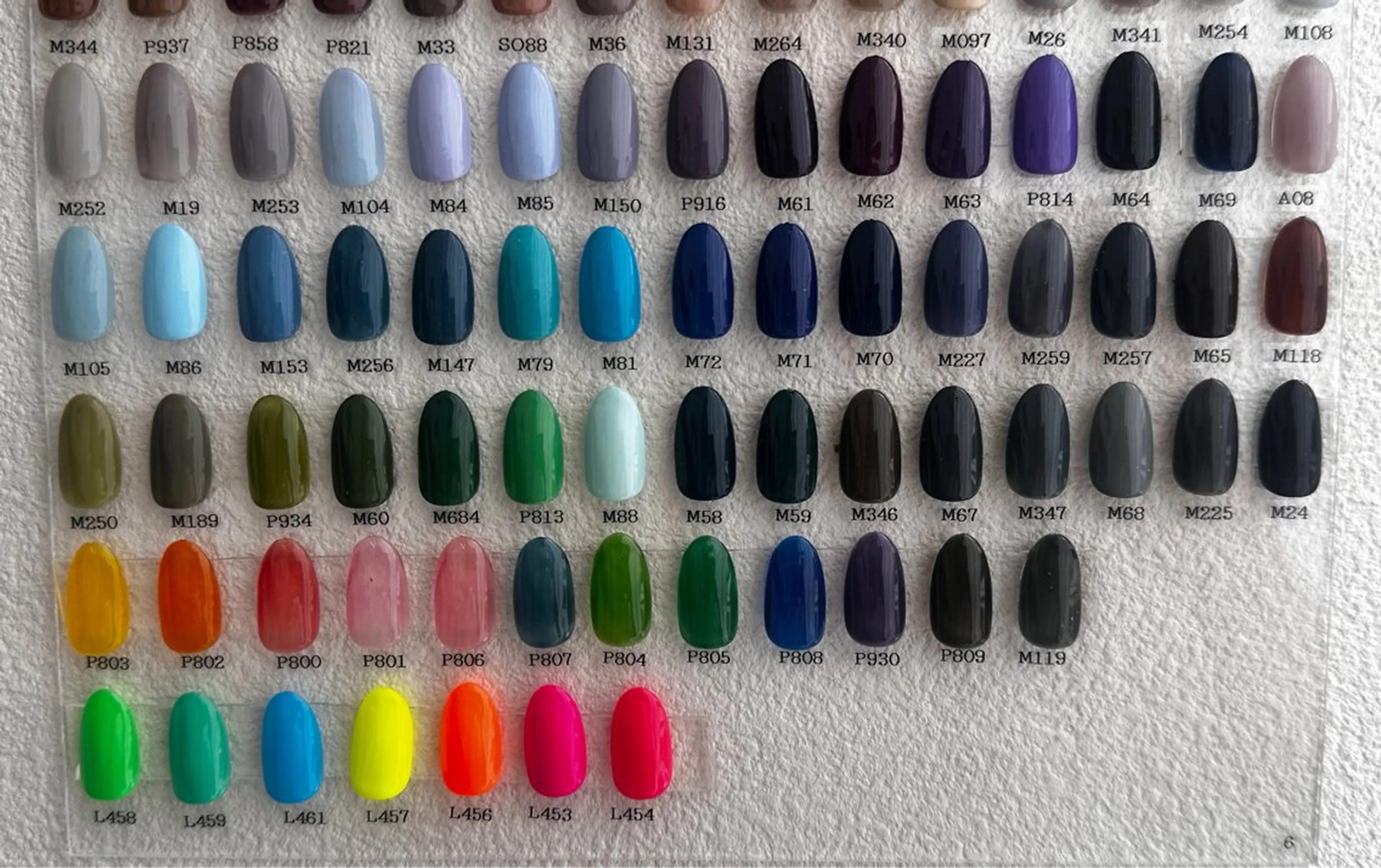 ネイル ハンドネイル フットネイル ハンドケア Luana /Chinatsuのネイルデザイン