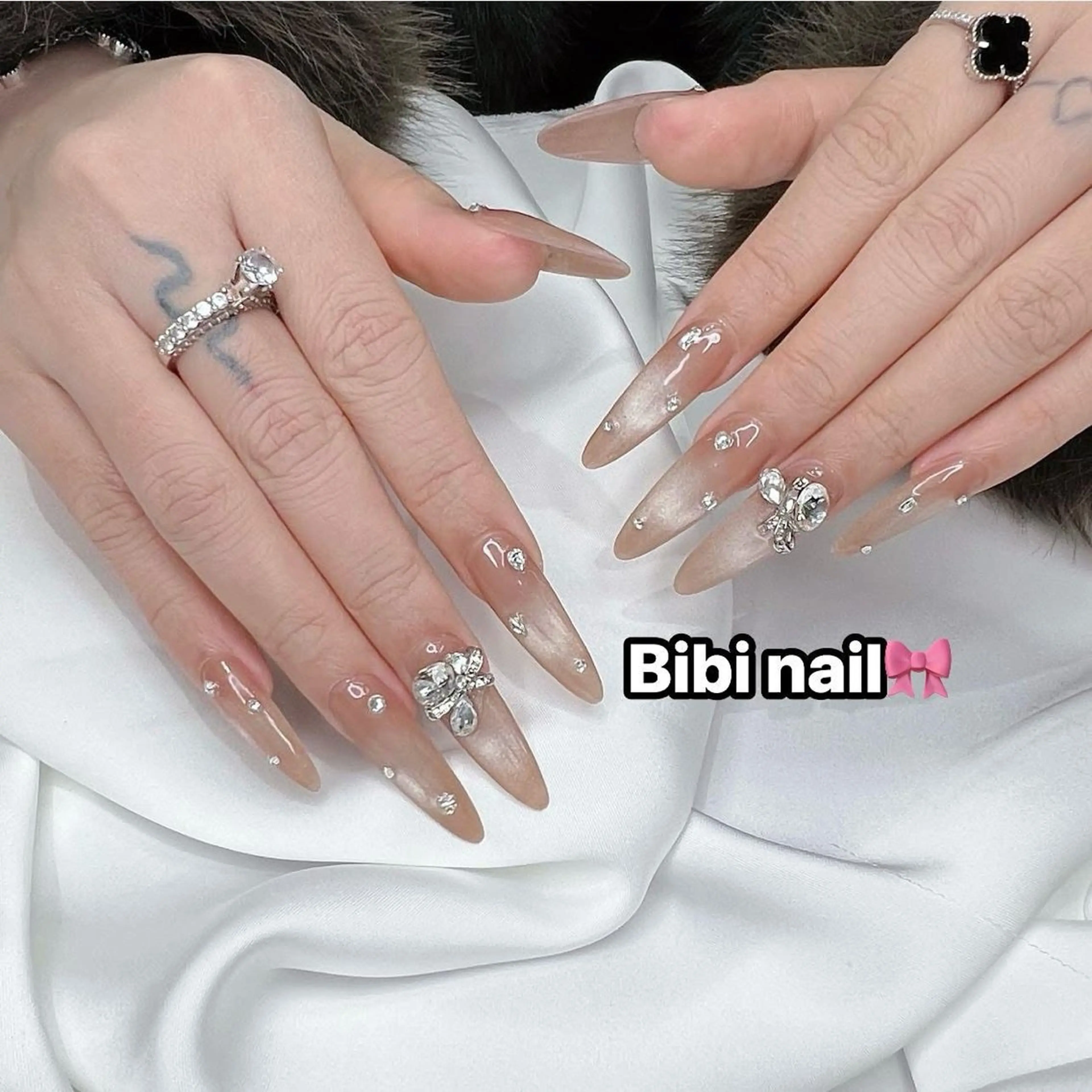 ロング ハンドネイル Bibi beauty spa Osaka所属・Chann Channのネイルデザイン