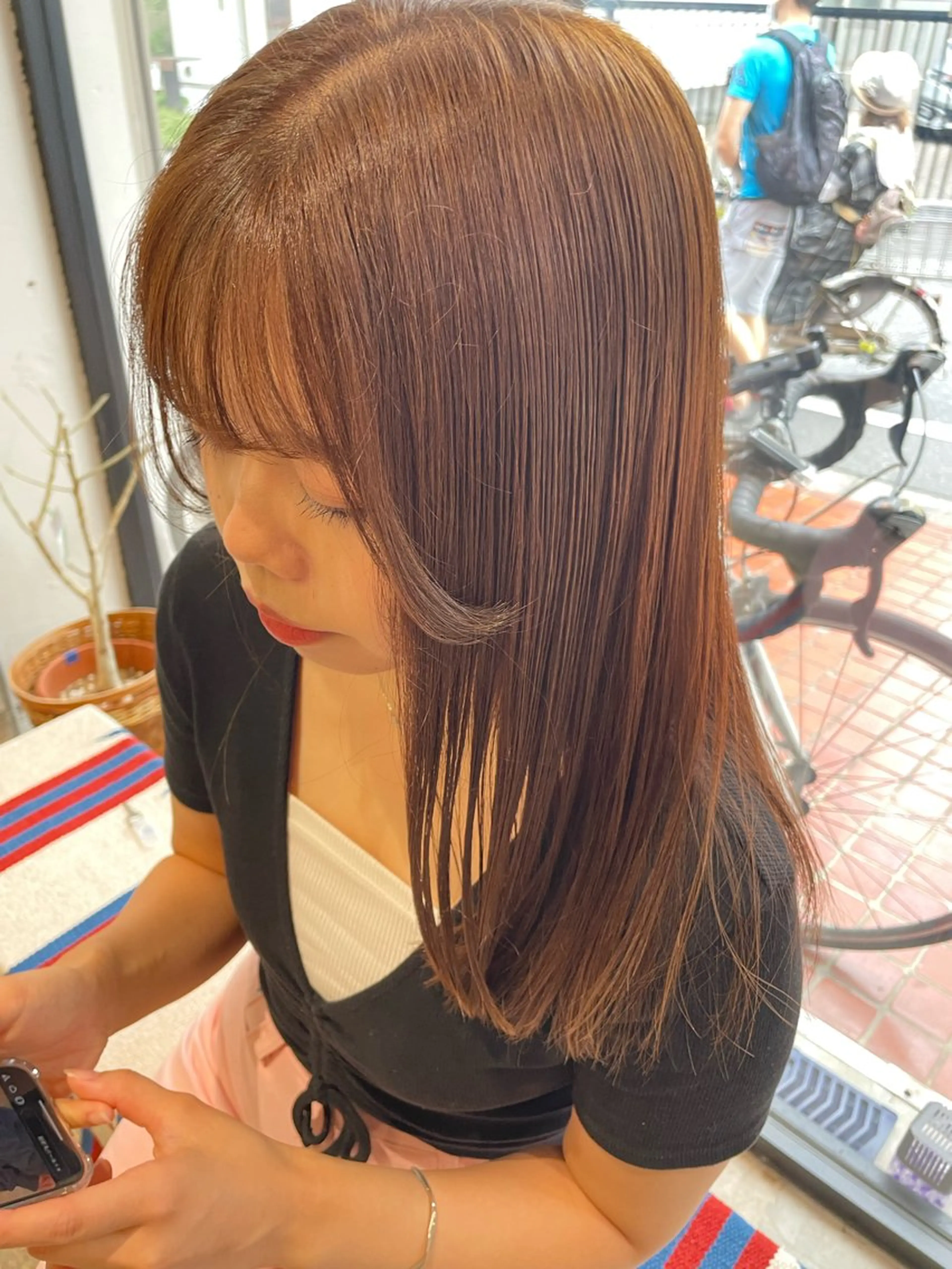 セミロング カット ヘアカラー 飯島朋香 オリーブベージュ🌿のヘアスタイル