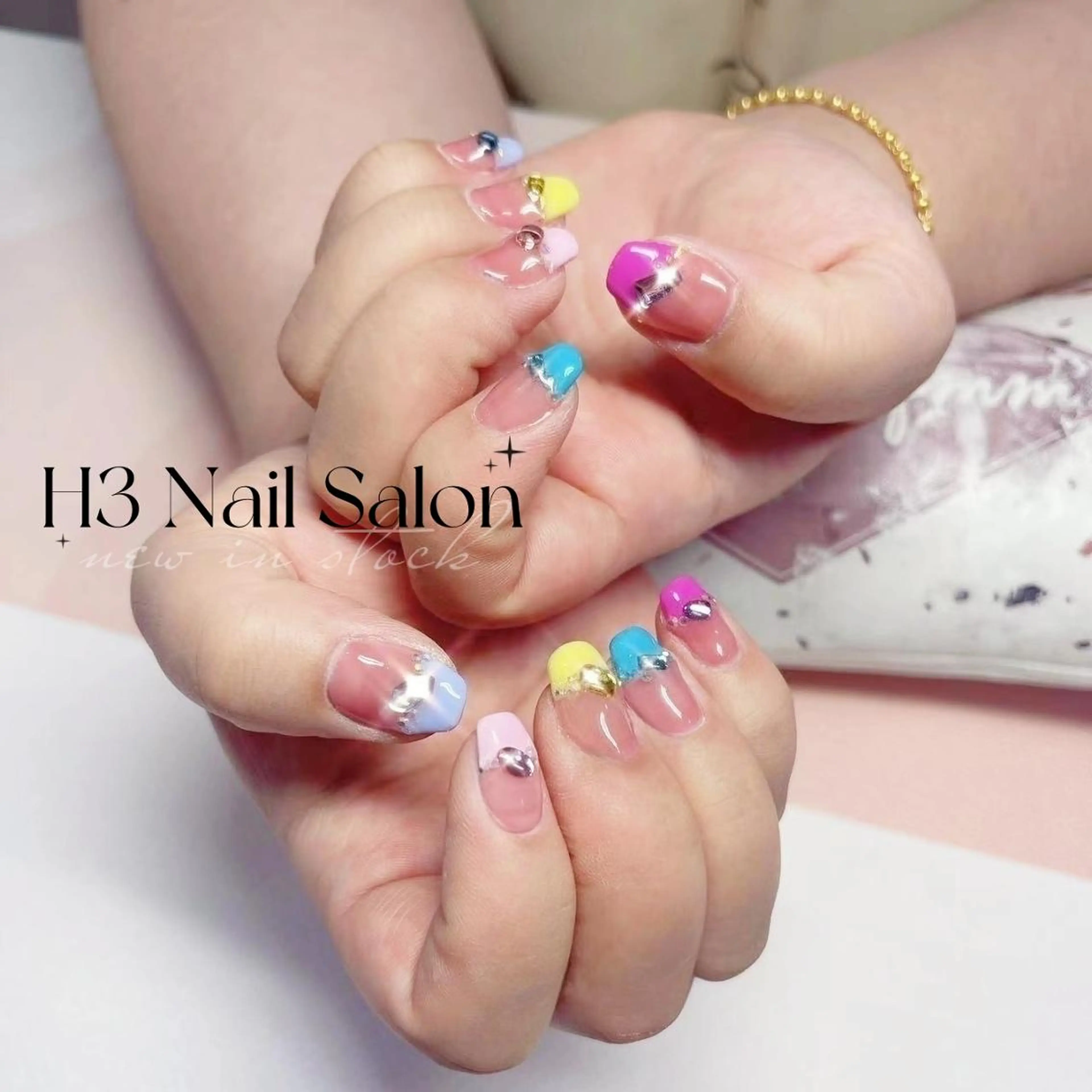 ミディアム ハンドネイル H3 ネイル サロンのネイルデザイン
