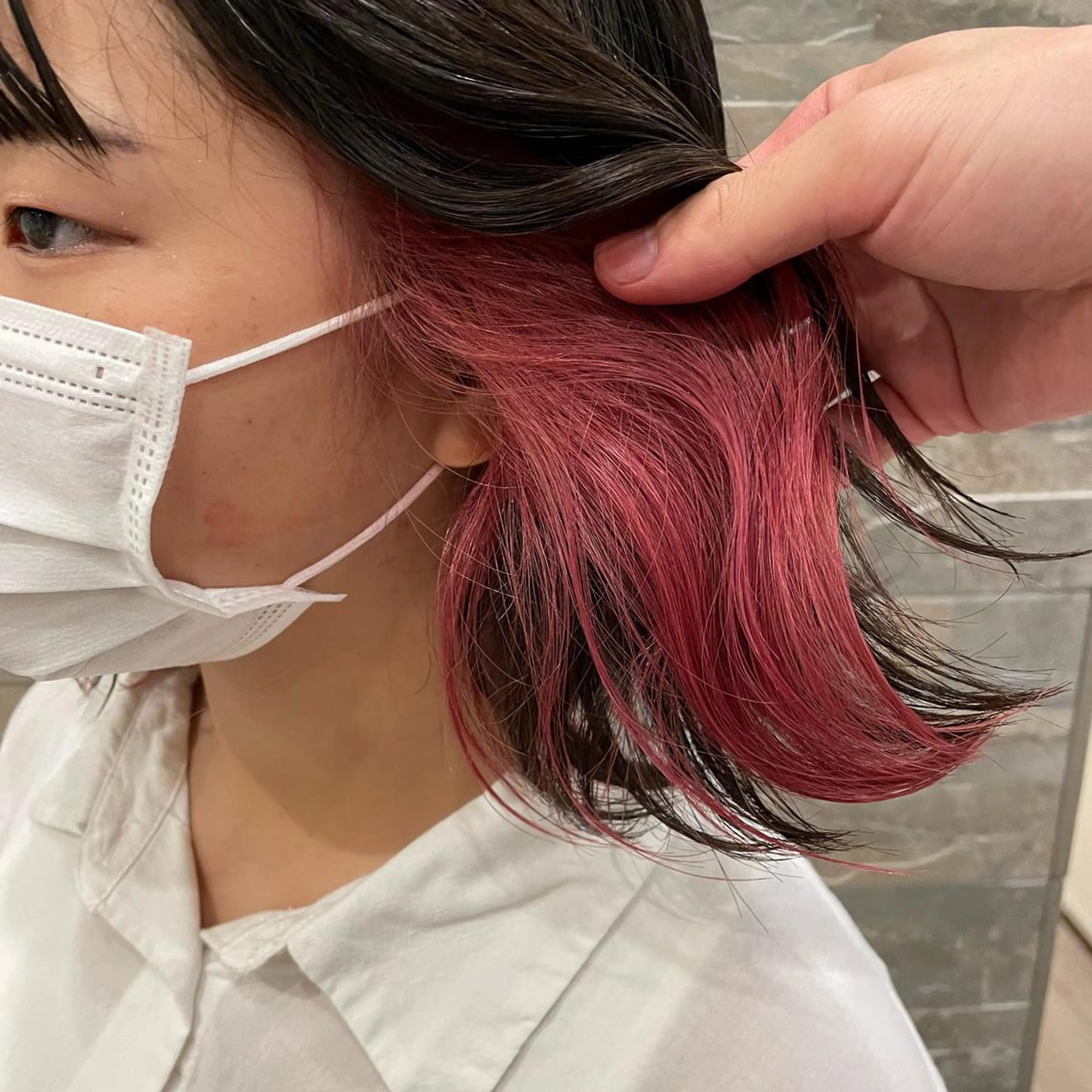 ミディアム カラー インナーカラー ピンクカラー La Blessグランサロン梅田店所属・梅田美容室/ブリーチ なし/レイヤーカットのヘアスタイル