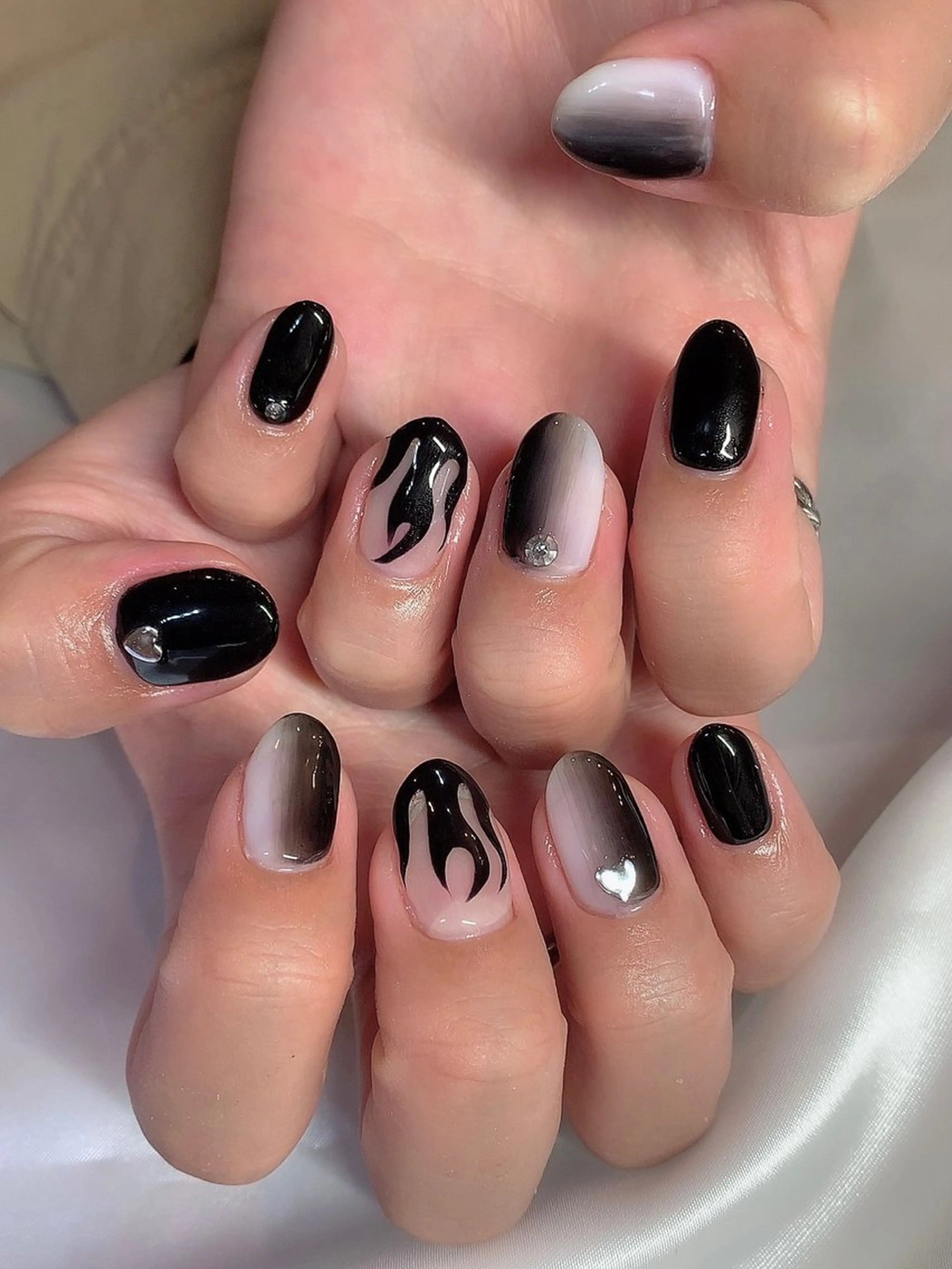 ネイル アートネイル キラキラネイル 韓国ネイル 持ち込み ストーンネイル シェアサロンLei.g(レイジー)所属・3Dアートネイル💗 都築レナのネイルデザイン