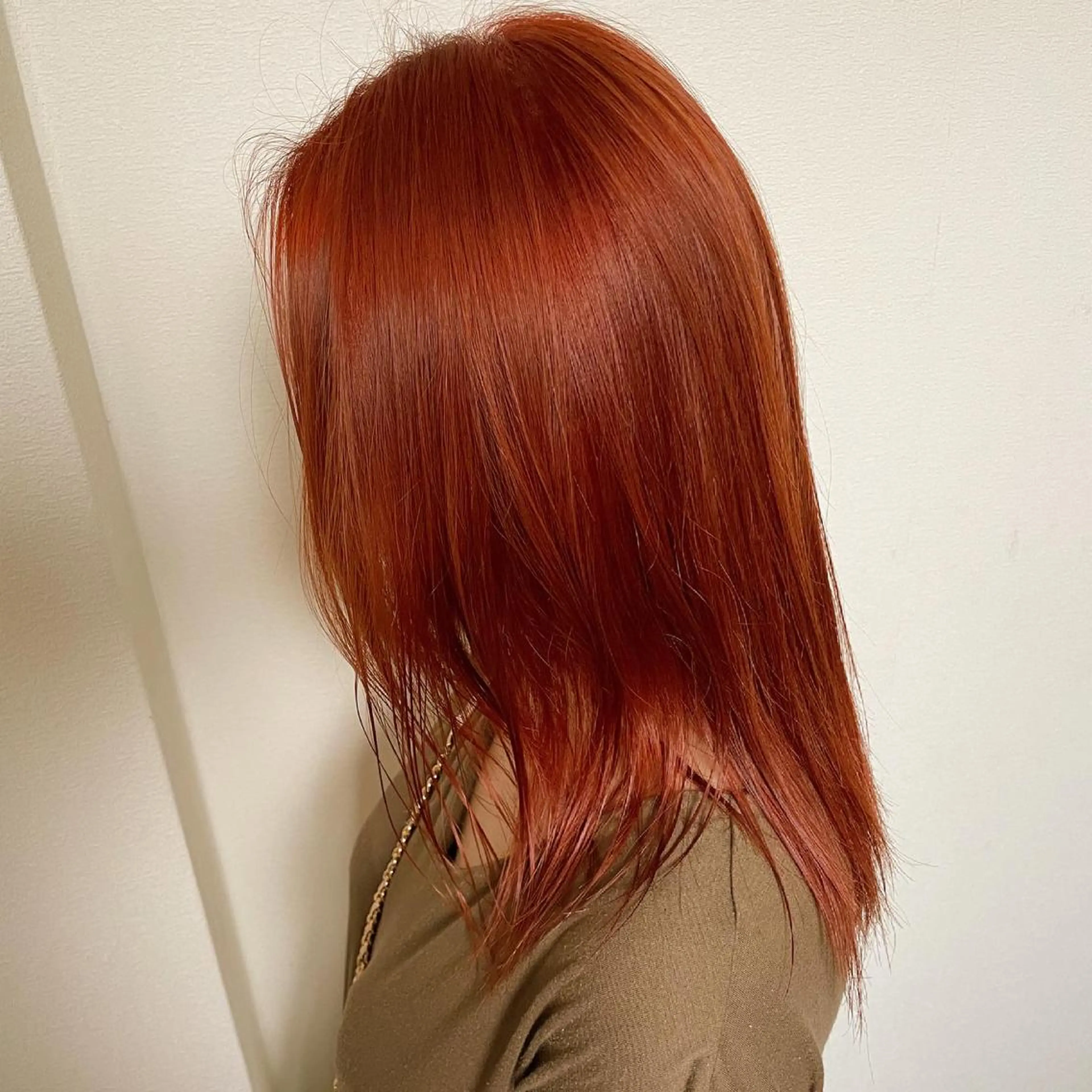 セミロング カラー ブリーチ オレンジ ヘアカラー 土居 正季のヘアスタイル