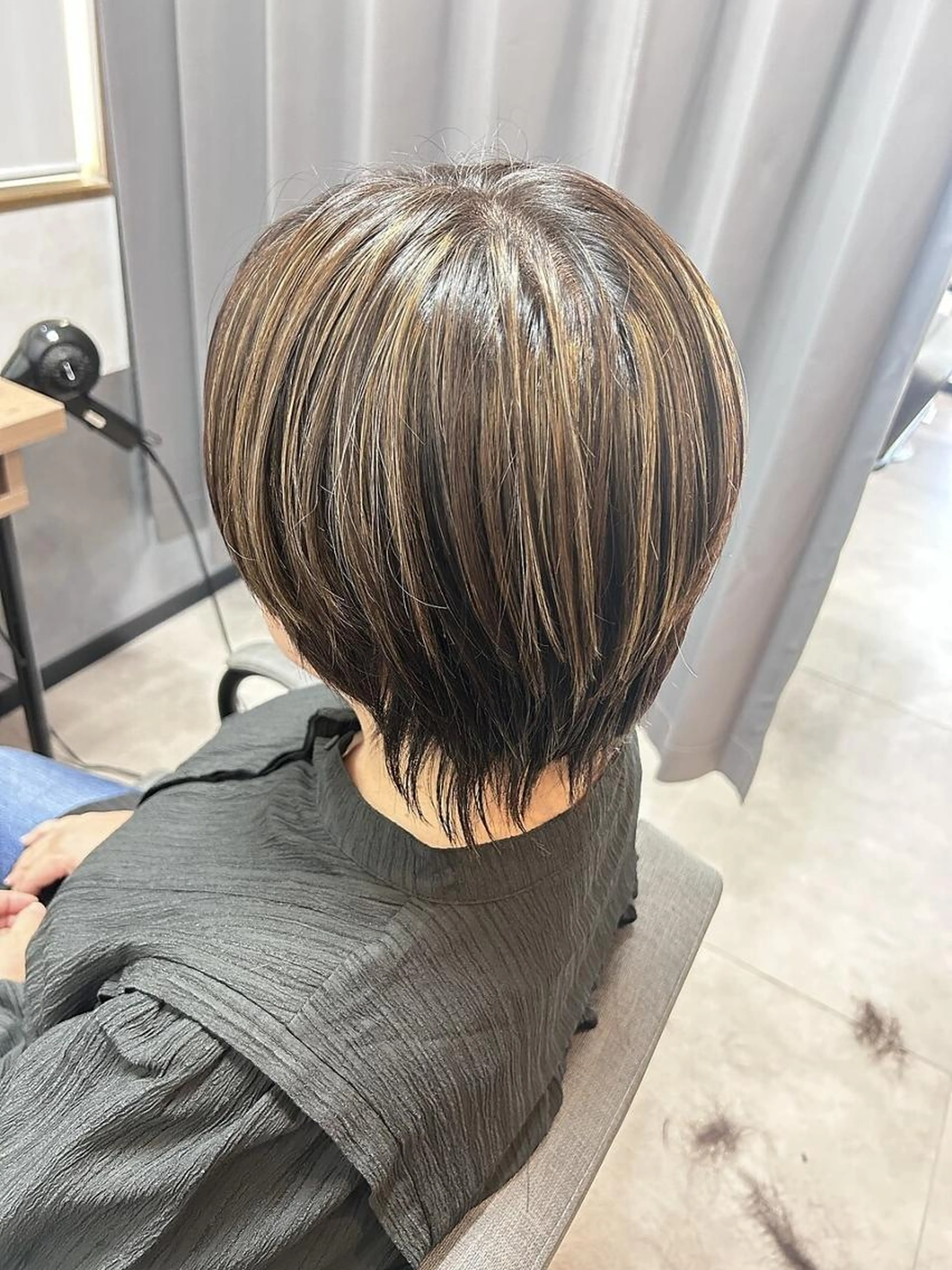 カット＋カラー＋白髪ぼかしホイル6枚(ケアブリーチ)＋HC付きの写真