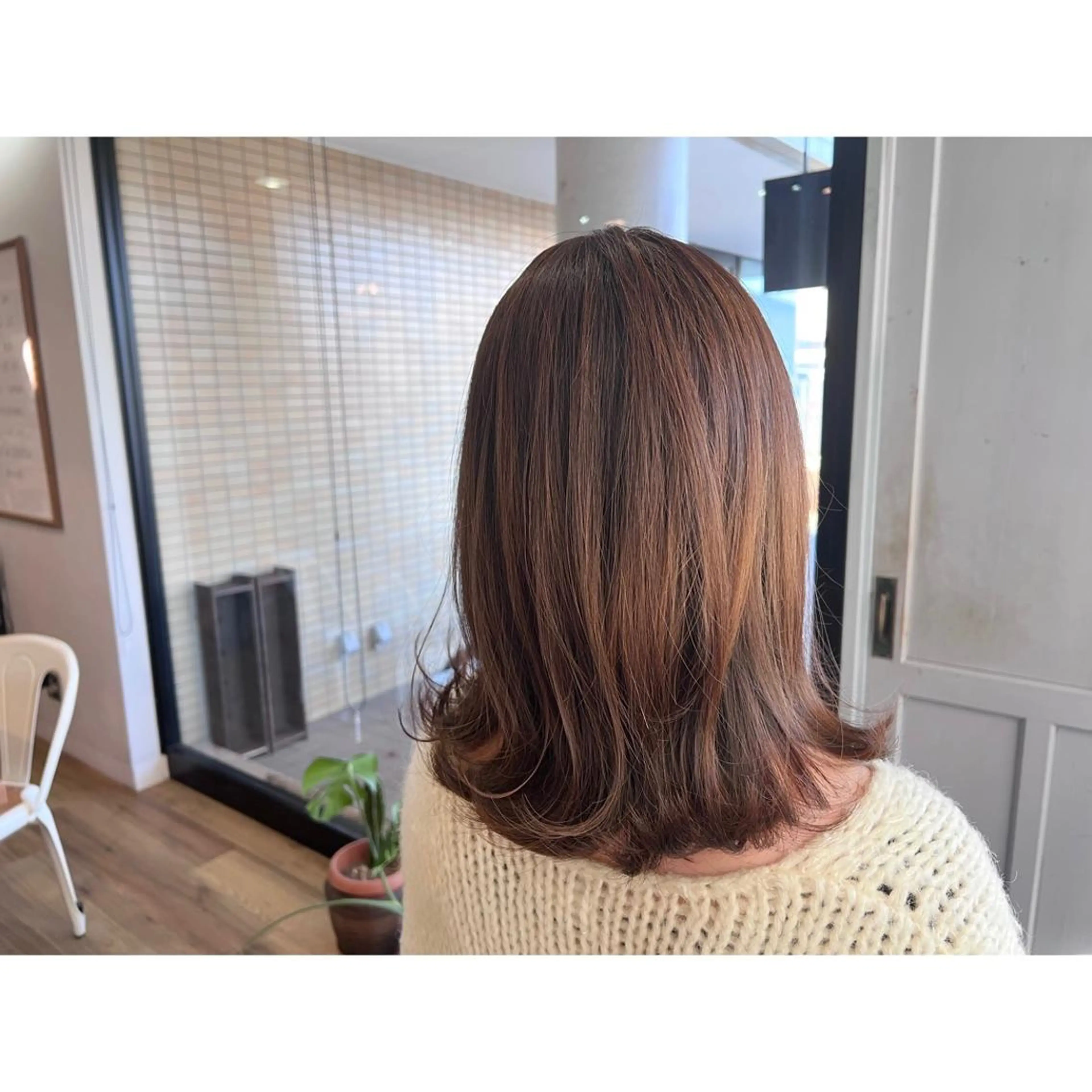 セミロング カラー ベージュカラー カット ヘアカラー トリートメント ツキダテ ユイのヘアスタイル