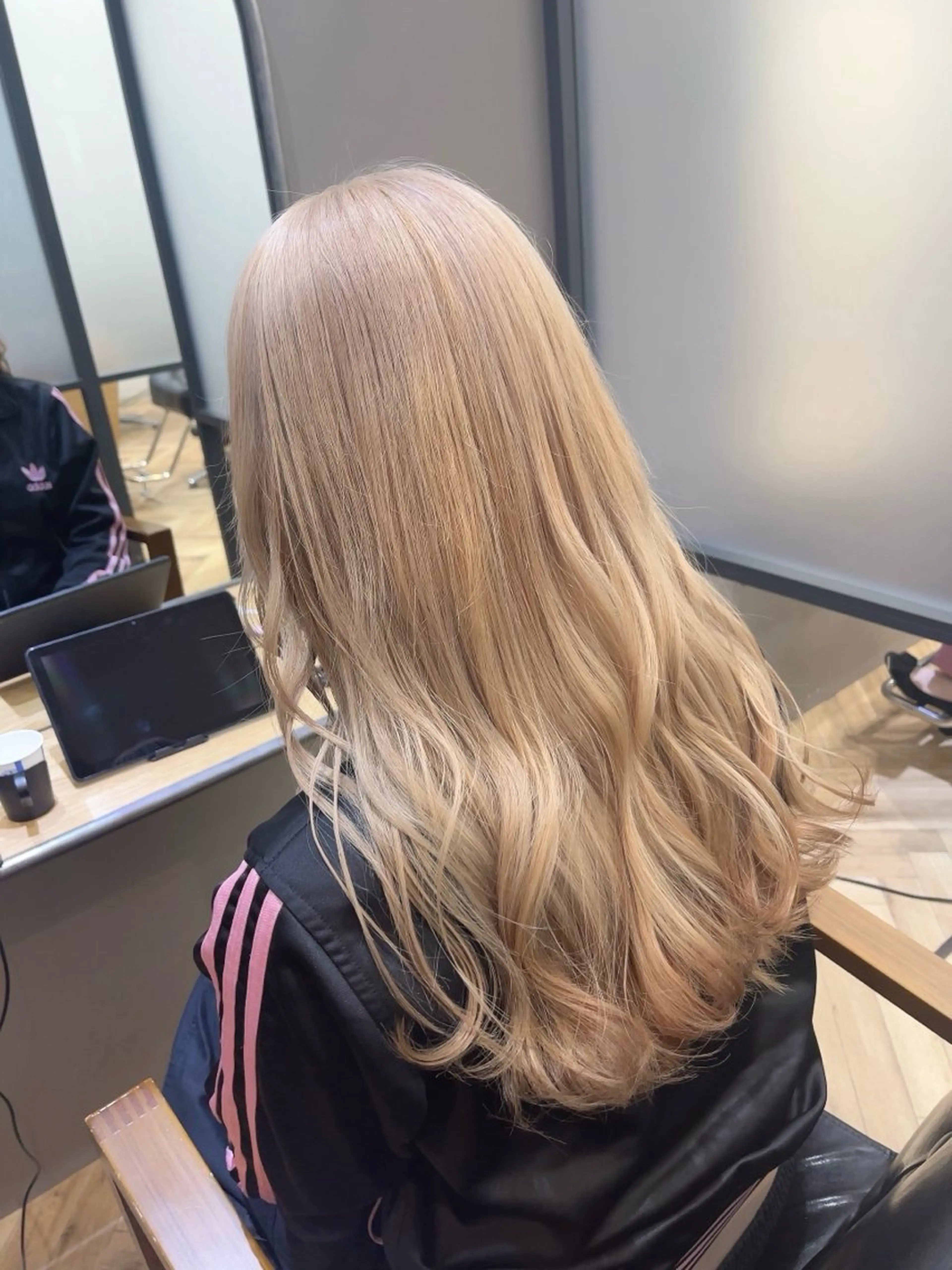 ロング カラー ブリーチ ヘアカラー 髪質改善🫧艶髪🫧 韓国ヘア🤍神田紗来のヘアスタイル